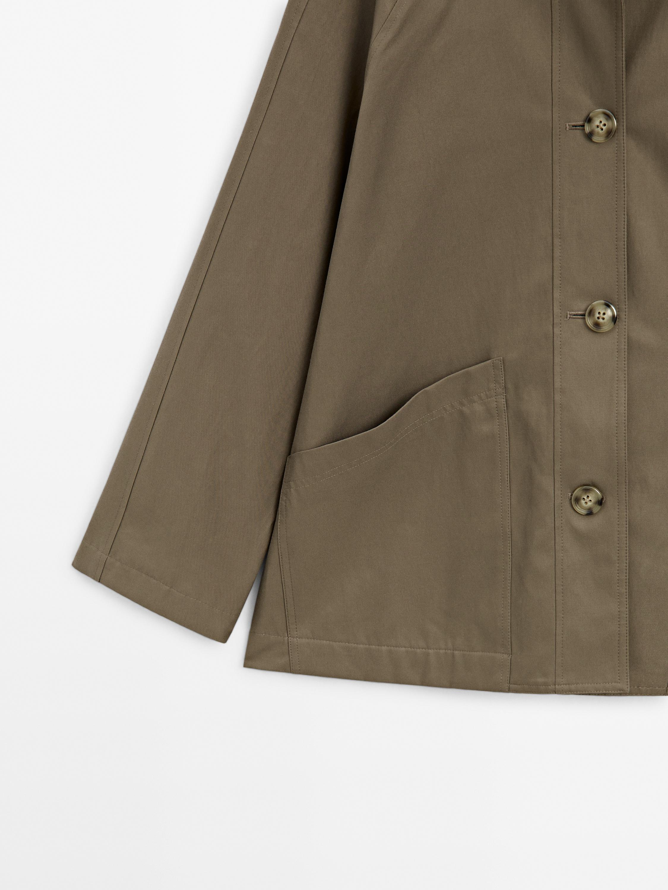 Water-repellent jacket with pockets