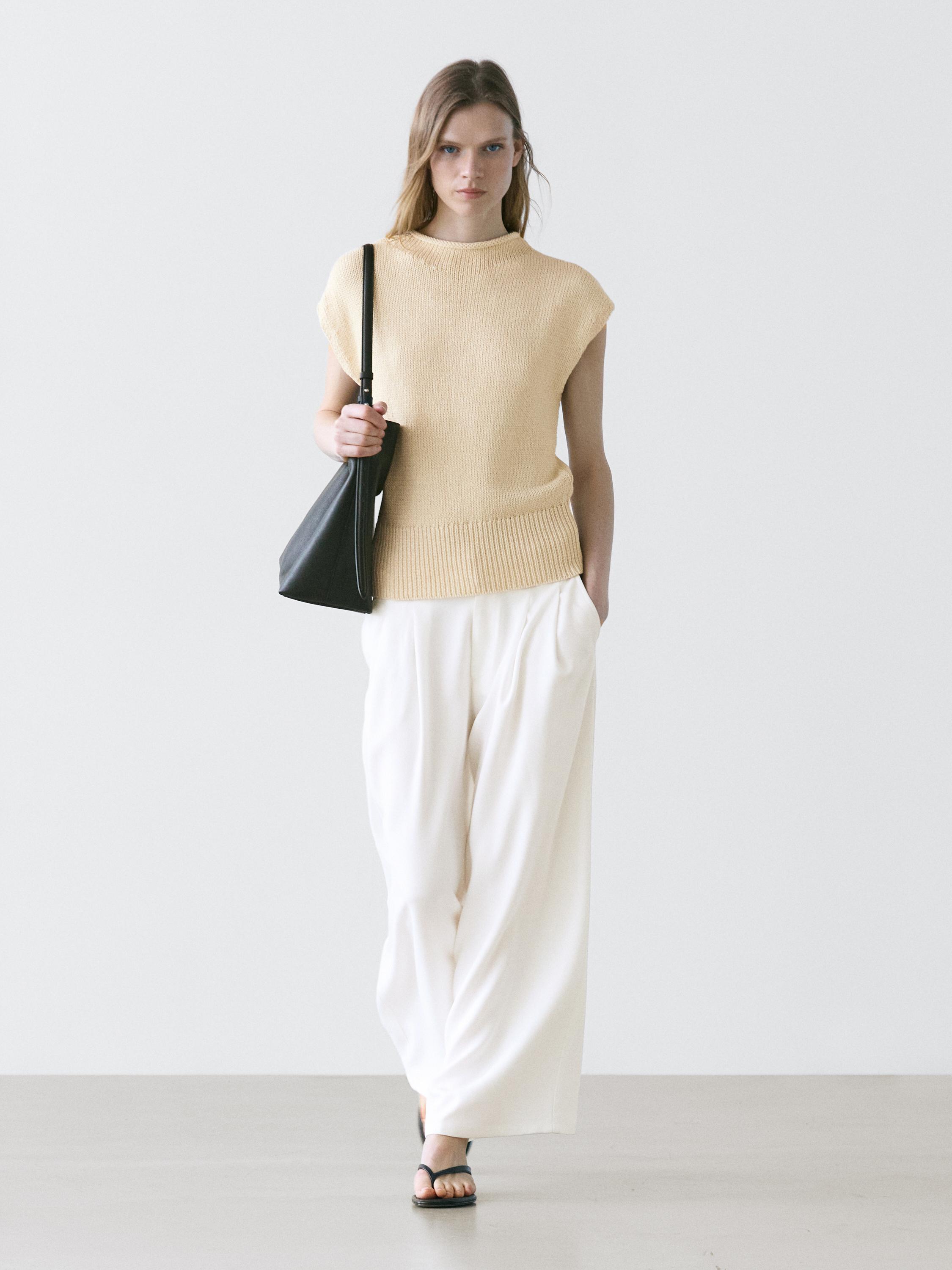 Pleated wide-leg pants