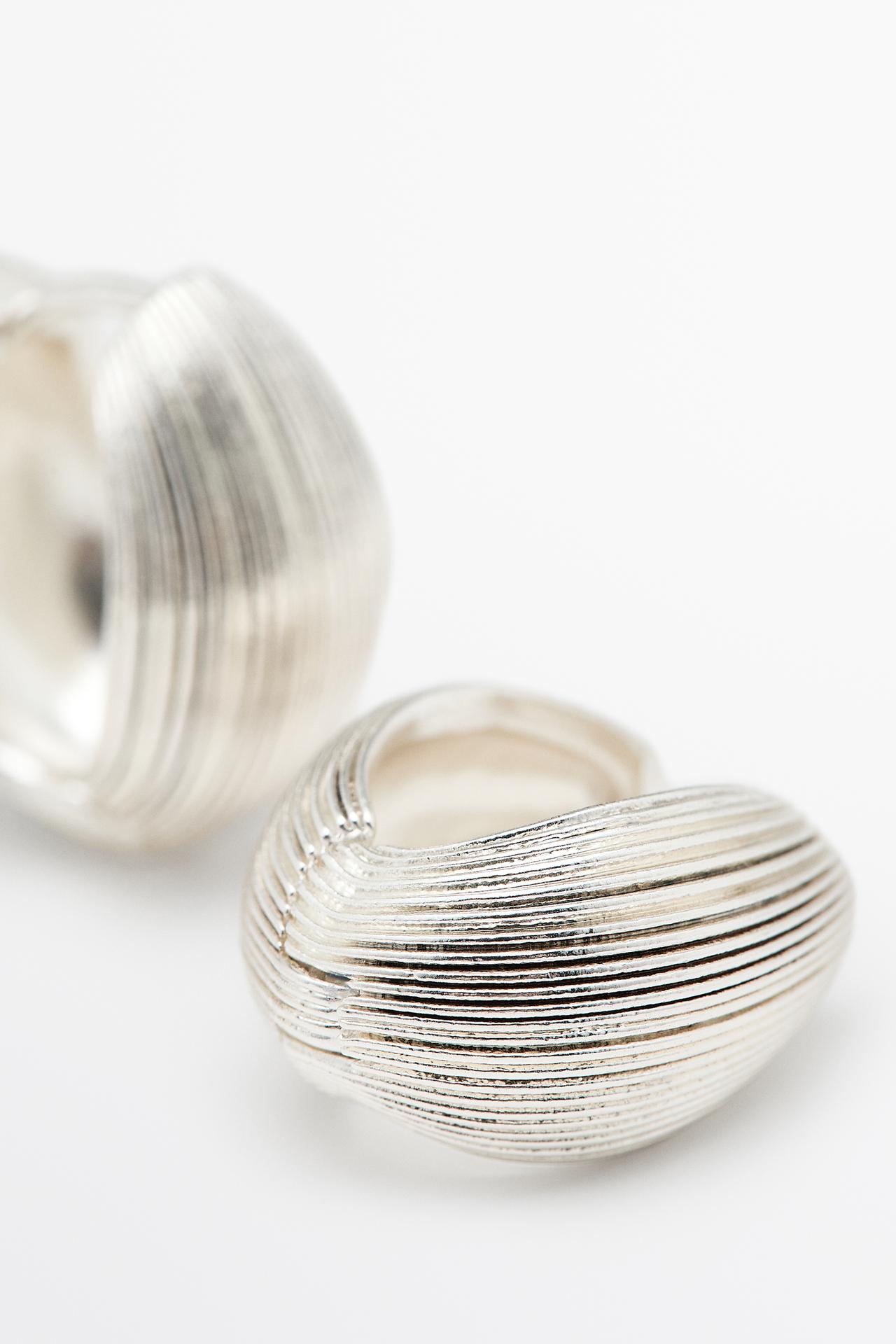 Pinstripe hoop earrings — SILVER