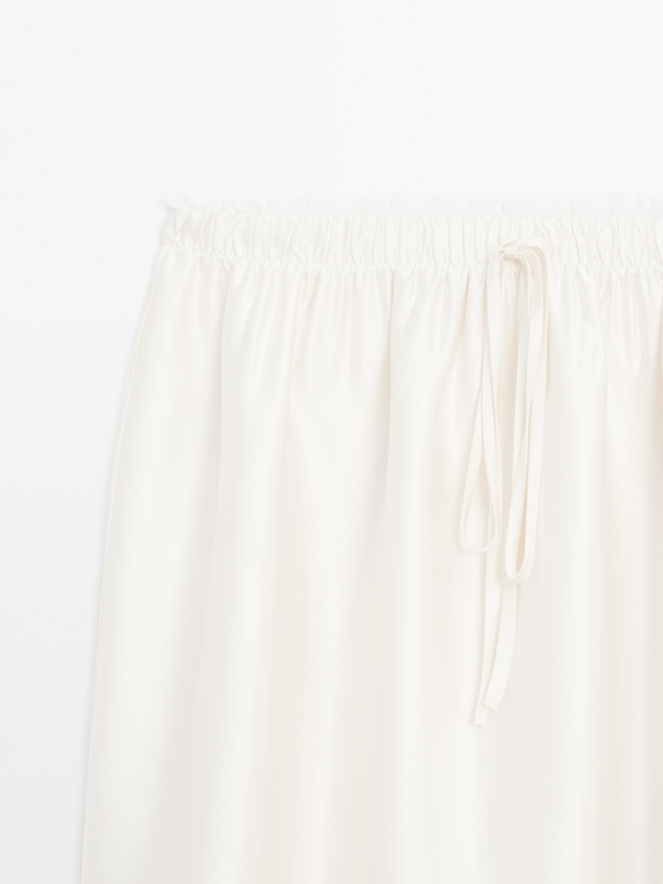Contrast lace-trimmed mini skirt