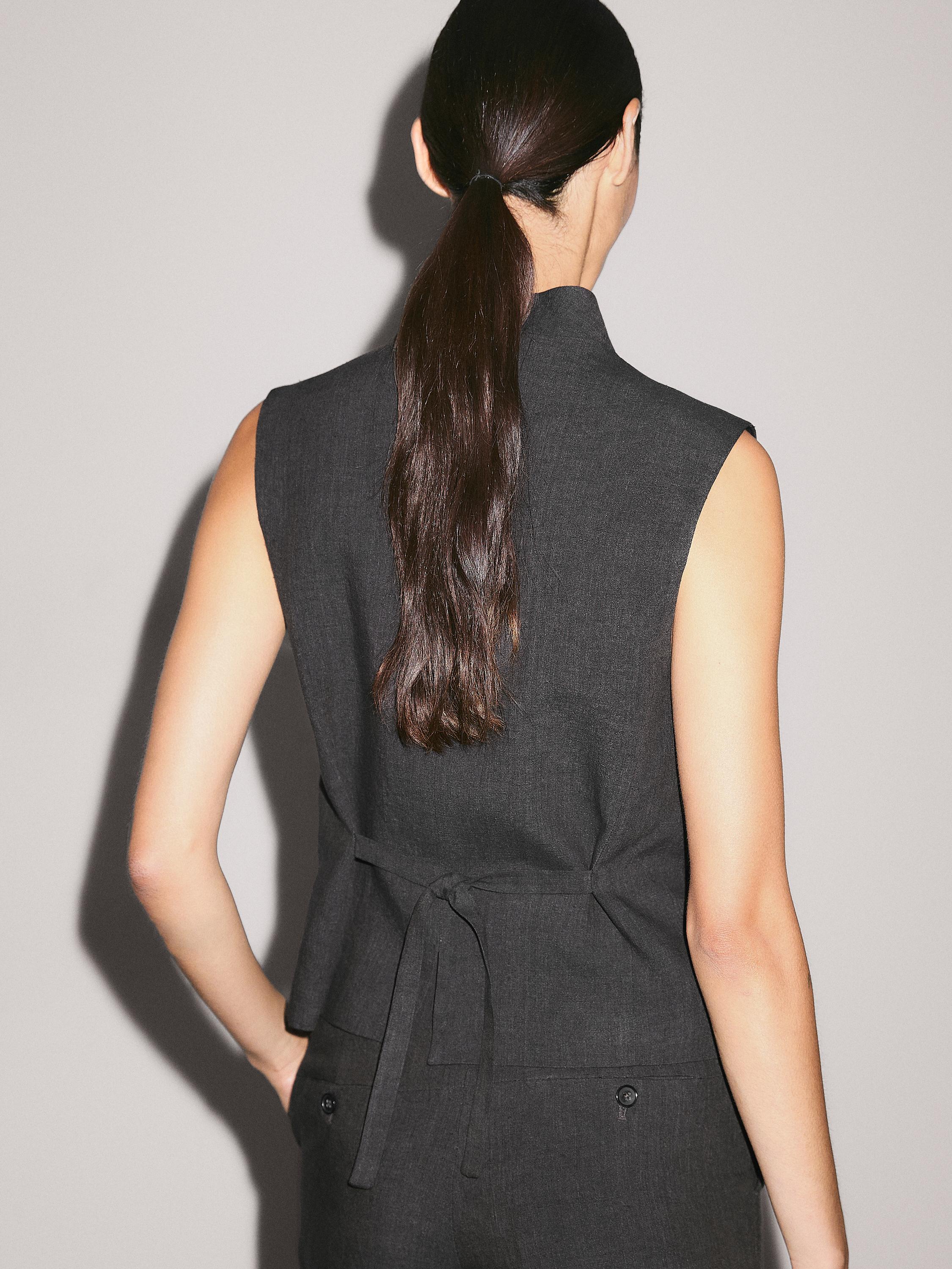 100% linen V-neck waistcoat