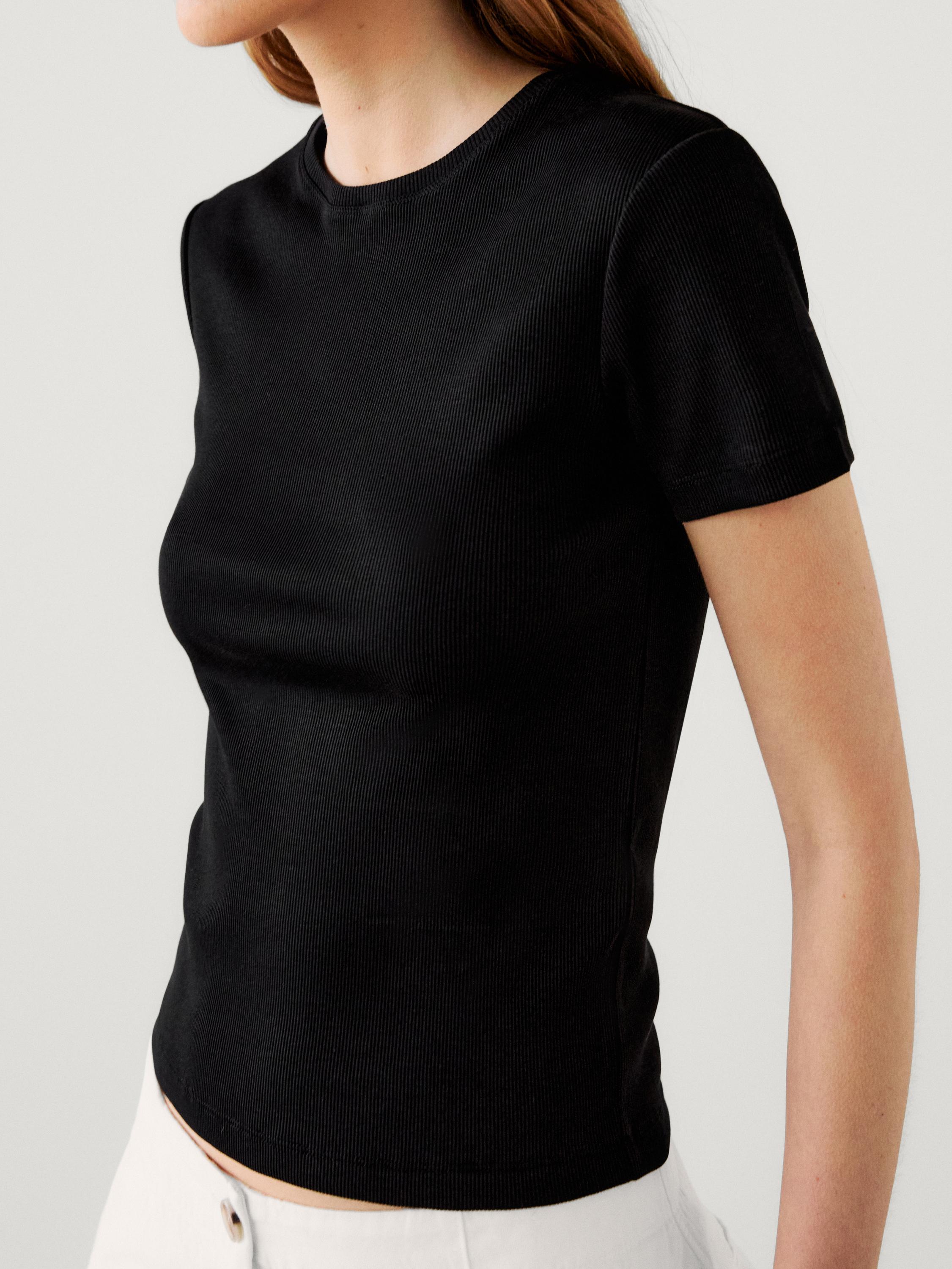 T-shirt 100&nbsp;% coton à bord-côte et manches courtes