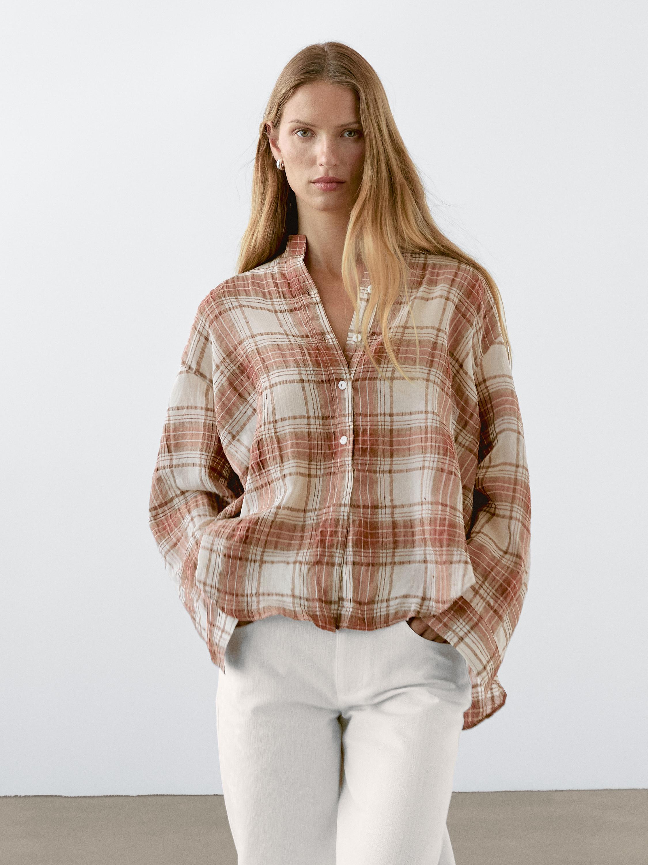 Overdimensjonert, rutete skjorte med kinakrage