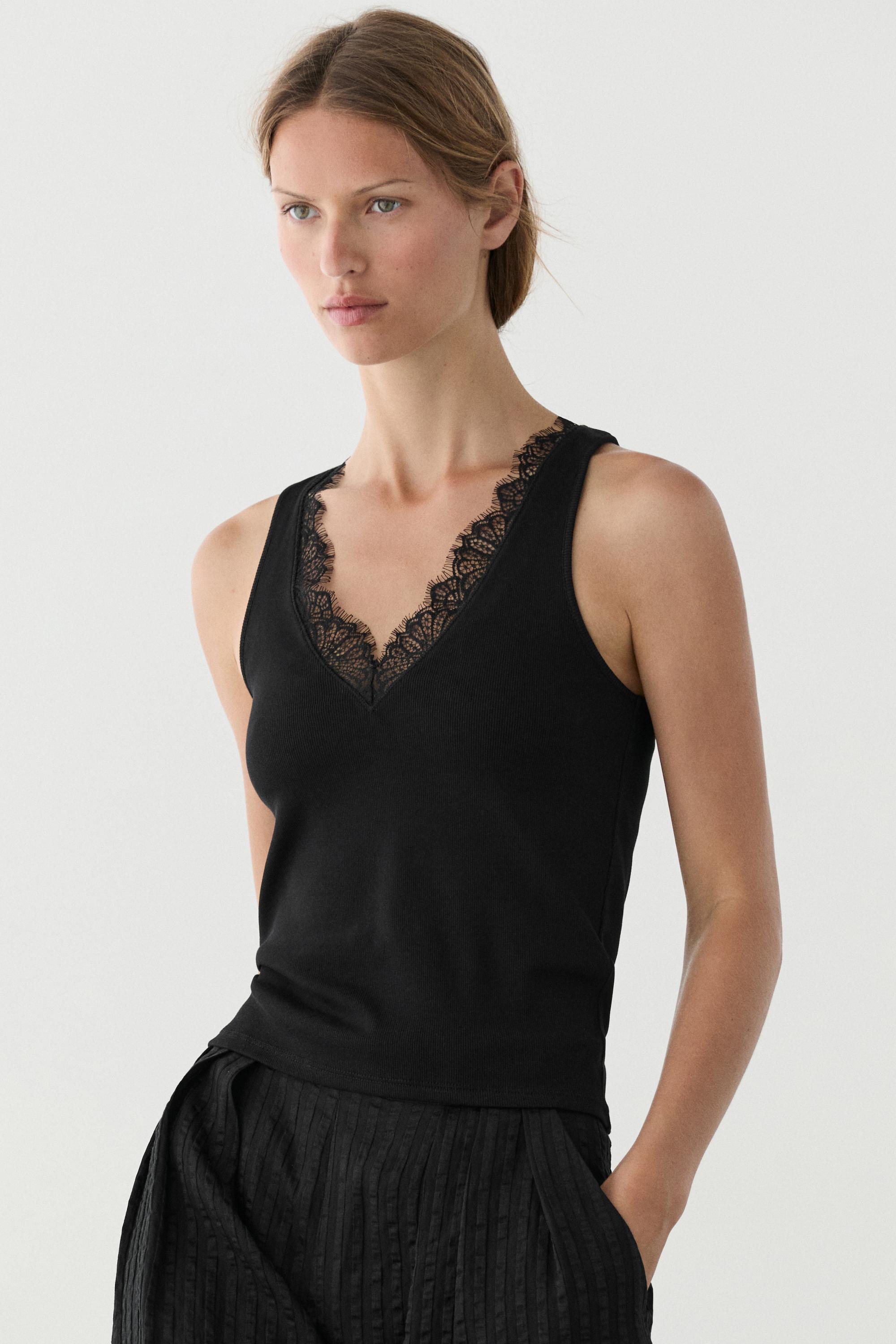 Top V-Ausschnitt mit Spitzendetail