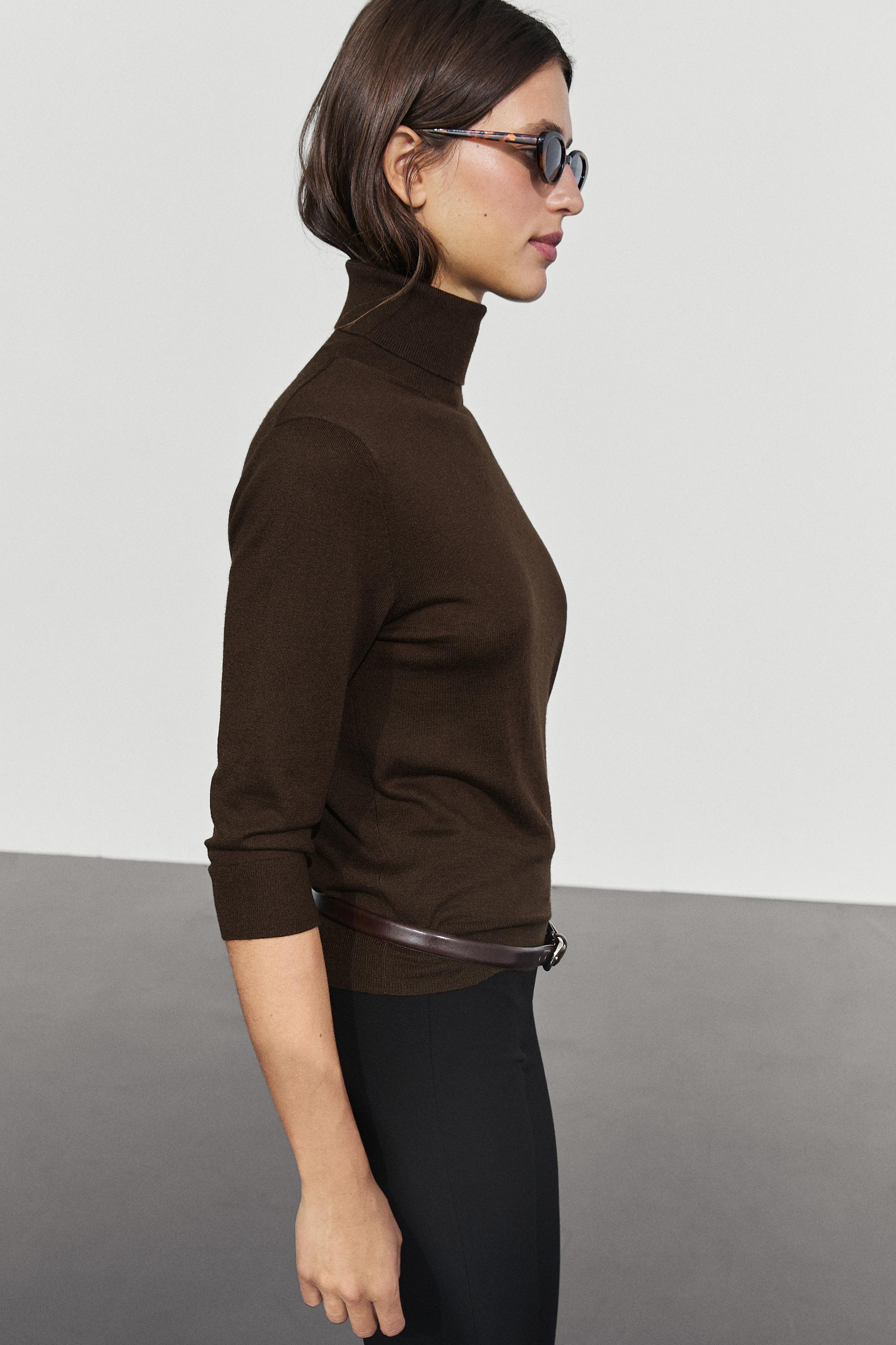 Wool blend turtleneck knit sweater — Chocolate