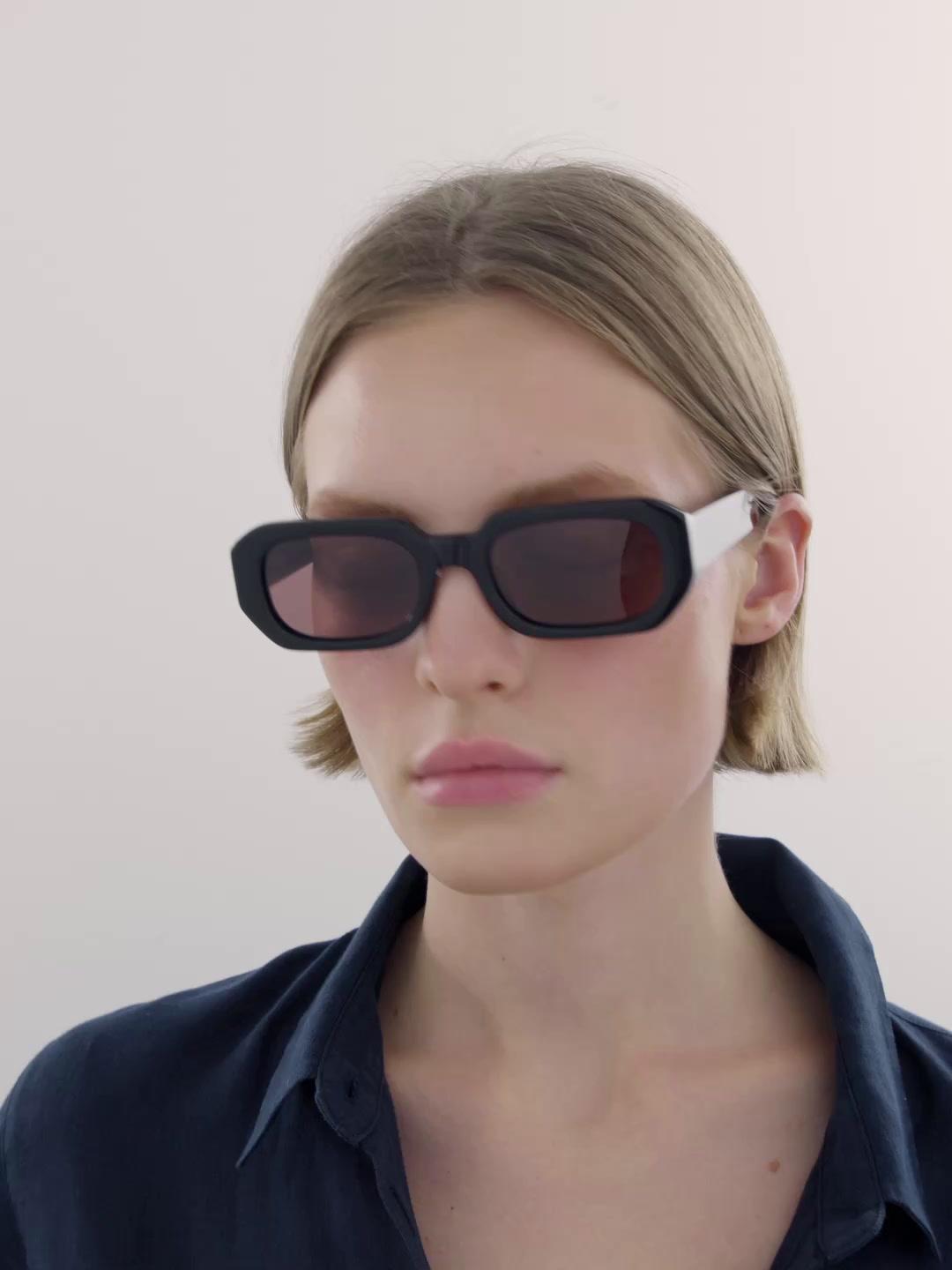 Eguzkitako betaurreko karratuak