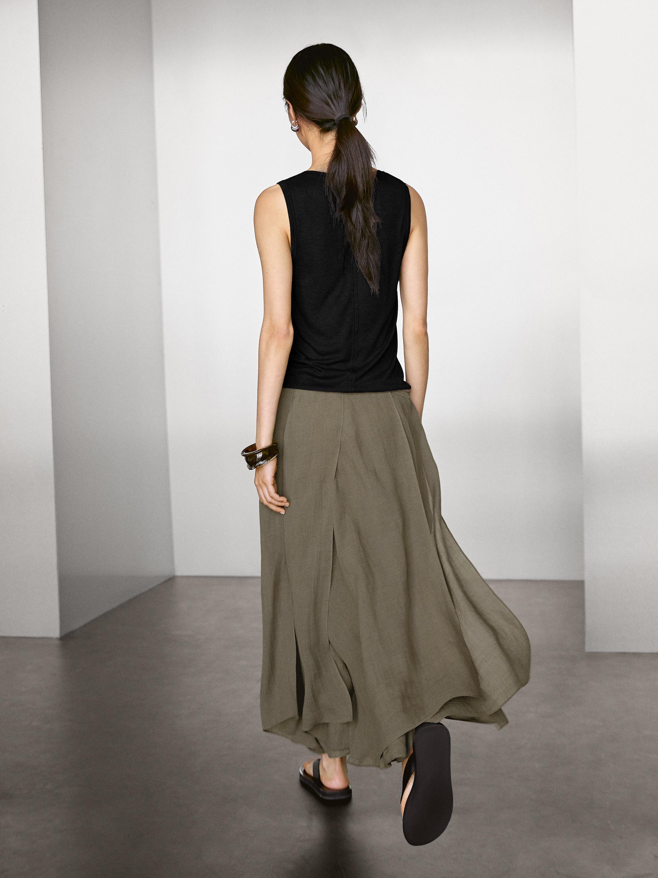 Long flowing skirt with ruffles