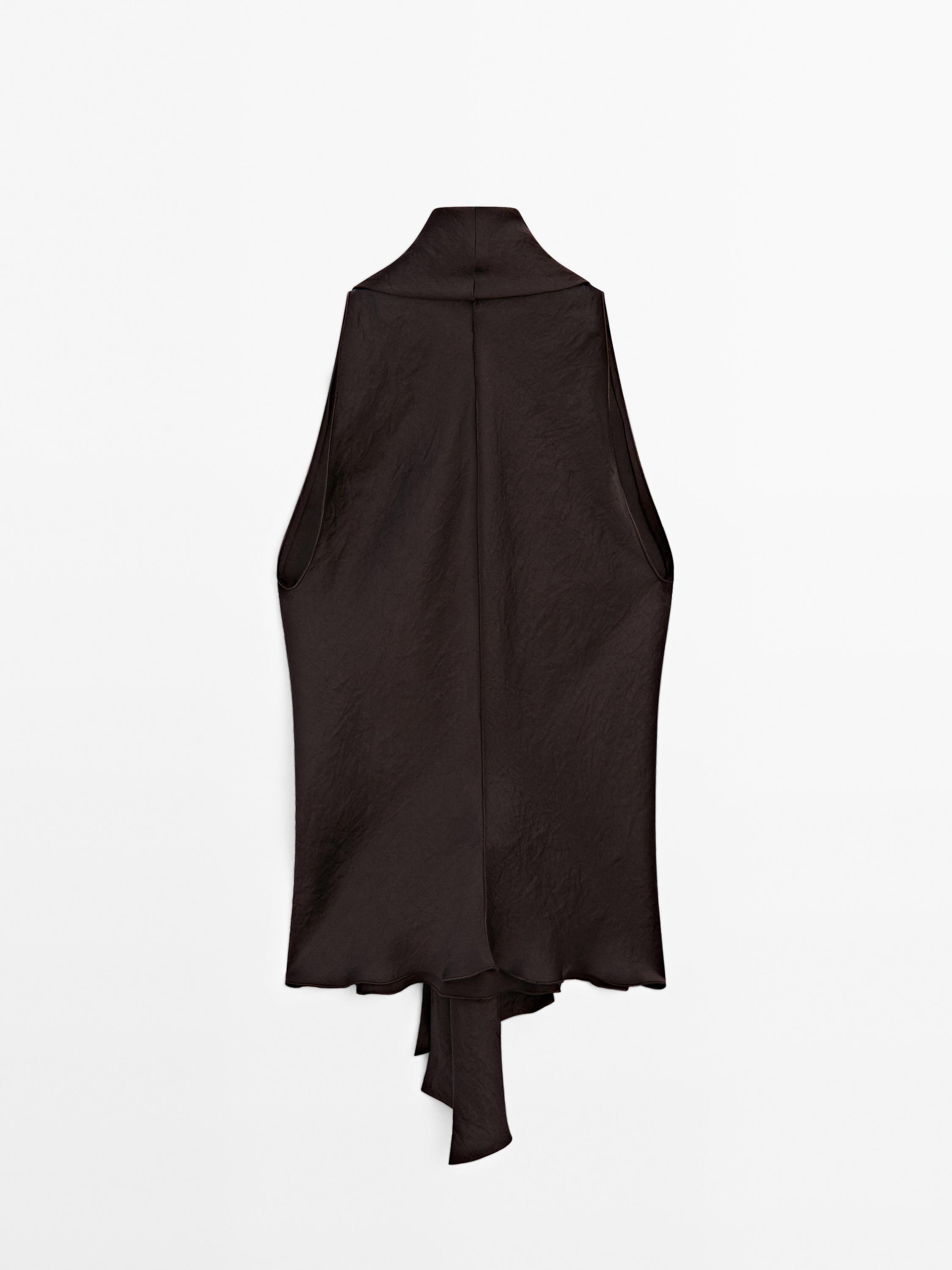 Flowing top with tie detail