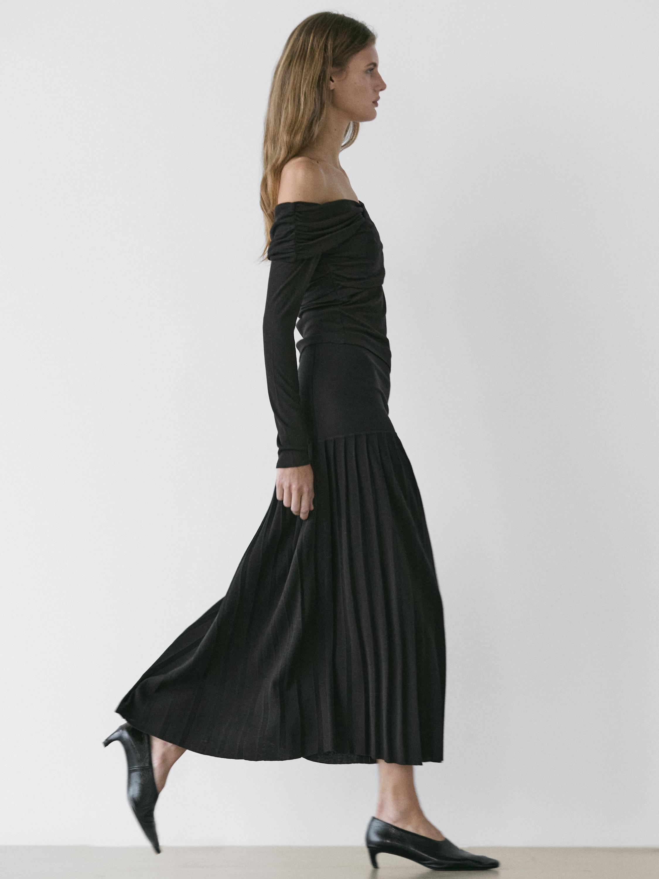 Midi skirt with box pleats — BLACK