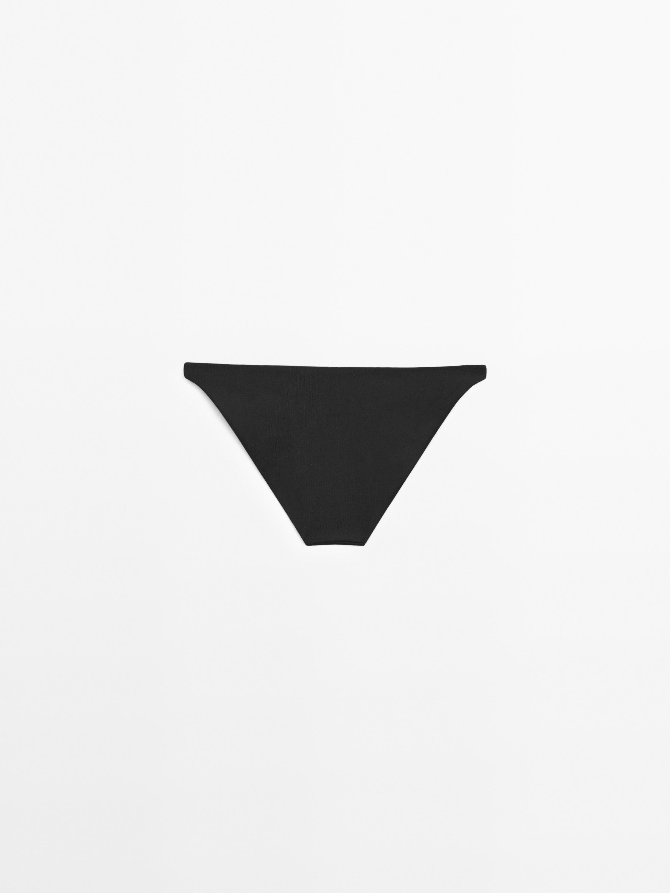 Bikini bottoms co-ord underwire top