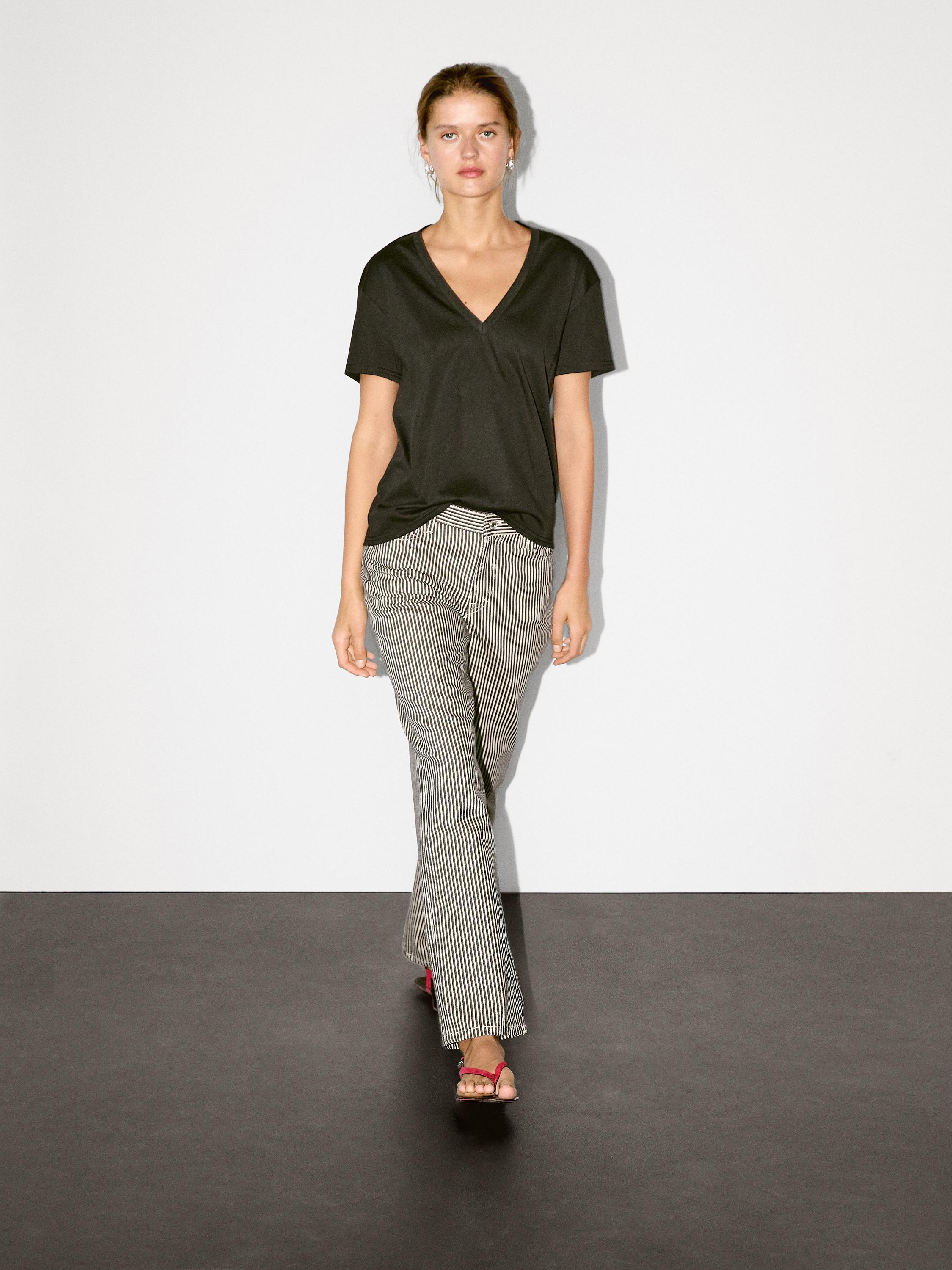 100% cotton V-neck T-shirt