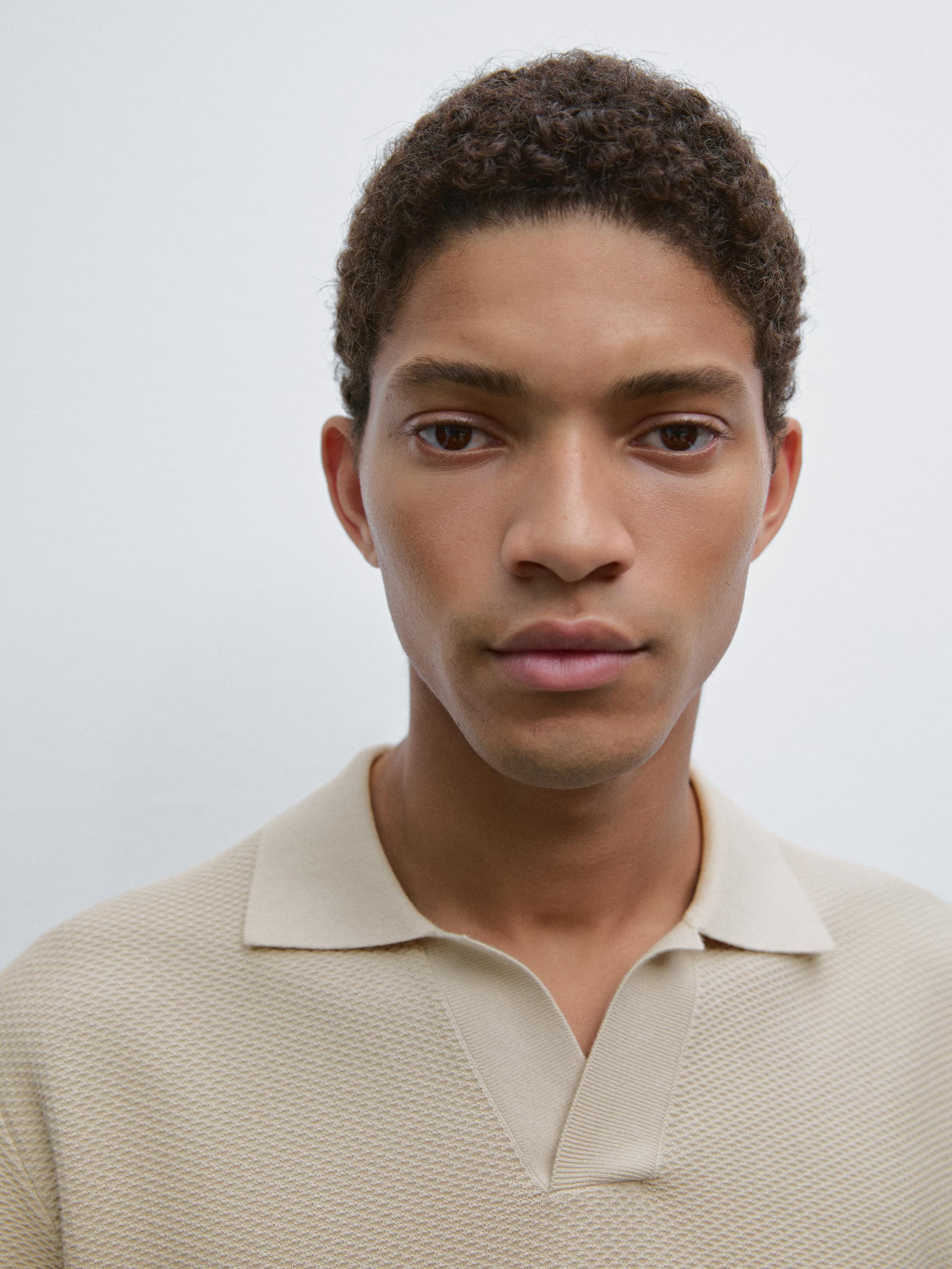 Textured knit short sleeve polo shirt