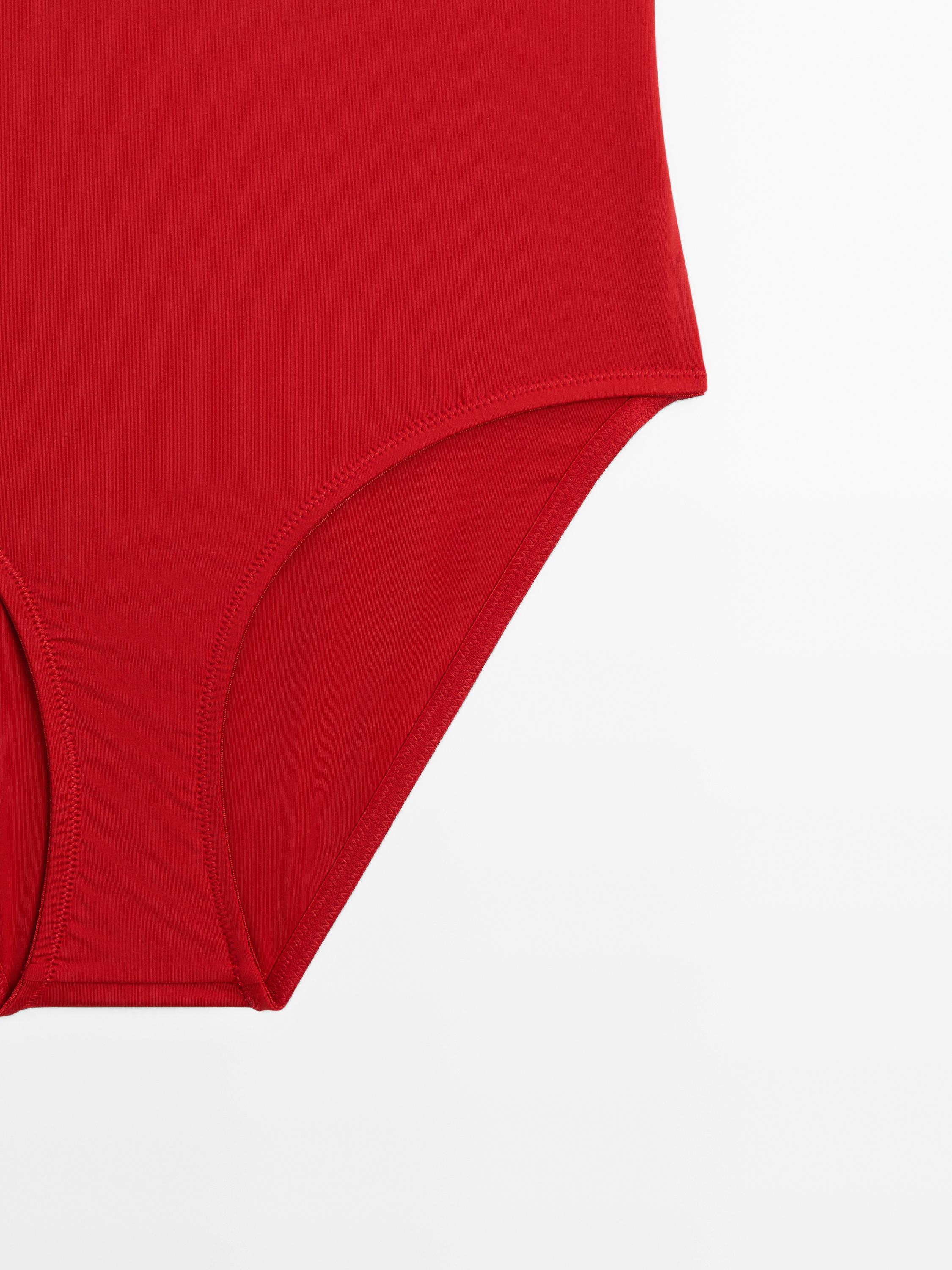 Costume con spalline attorcigliate