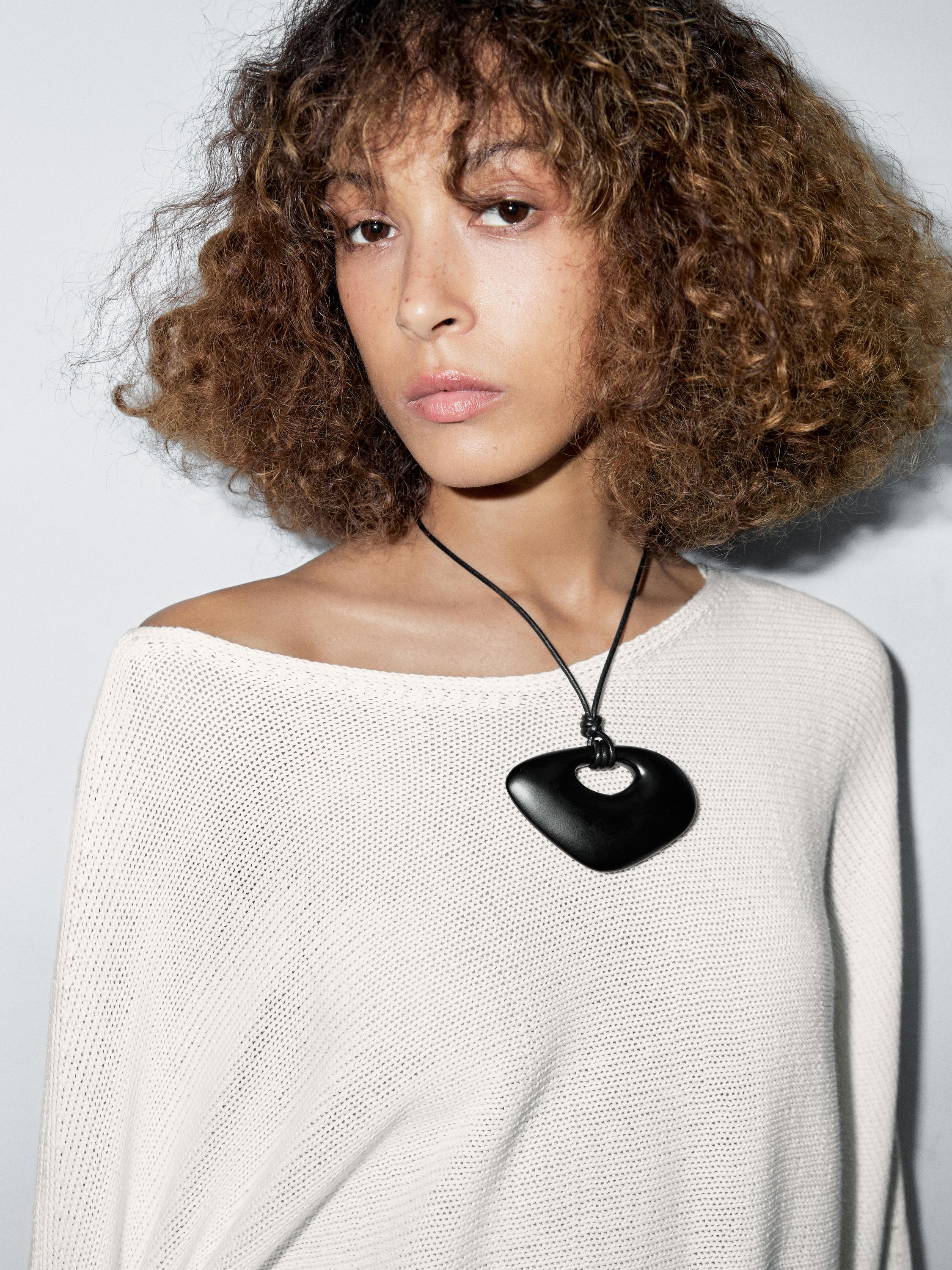 Свитер с бантом