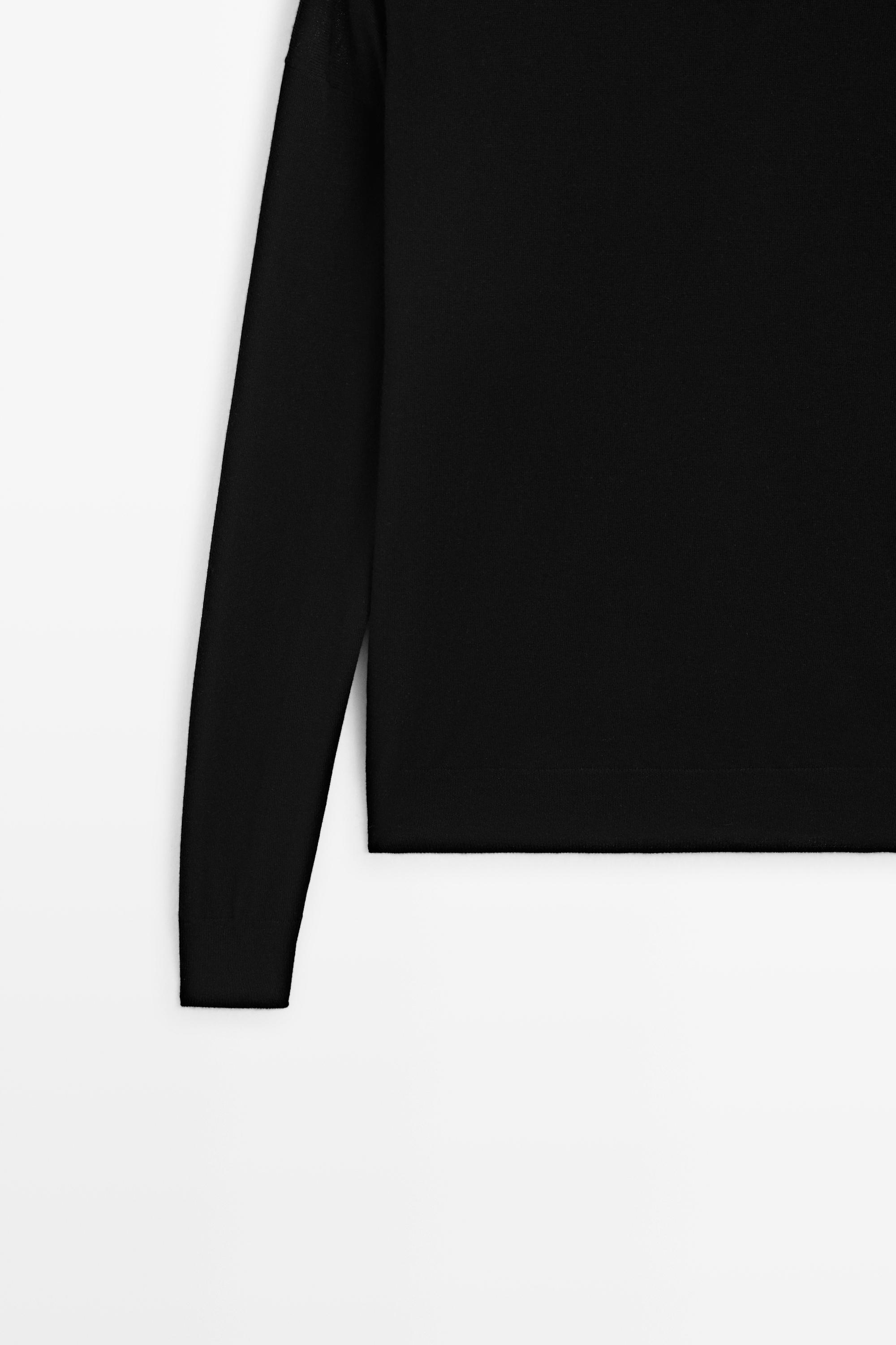 Fine knit round neck sweater — BLACK