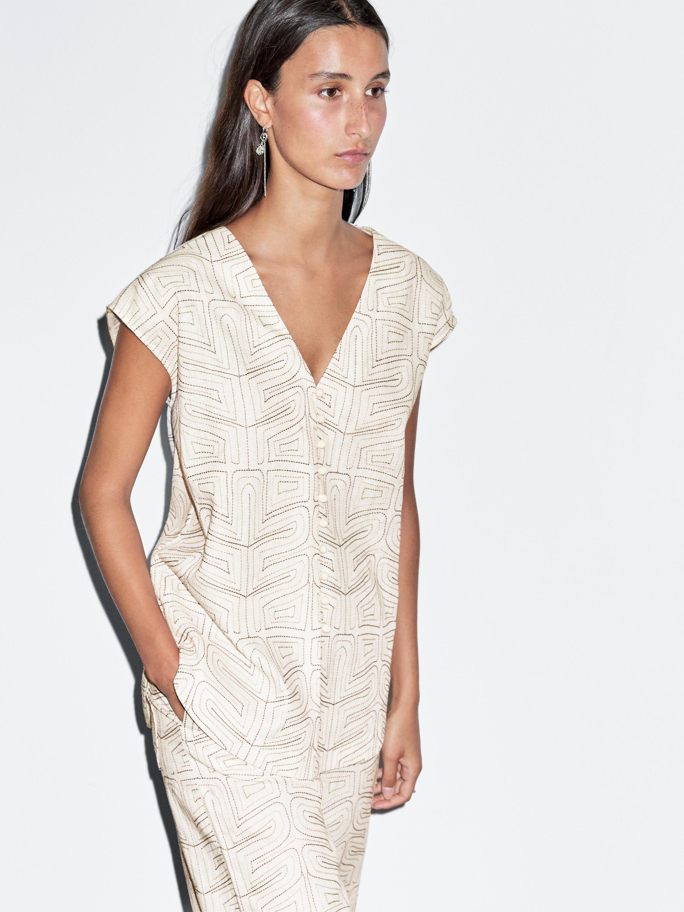 Veste sans manches broderies contrastantes en lin mélangé