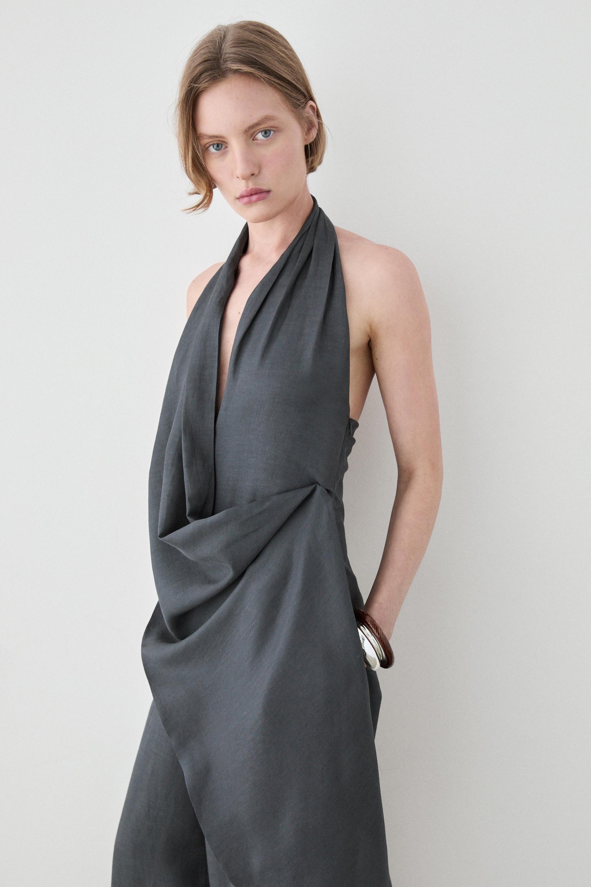 Asymmetrischer Overall mit Drapierung