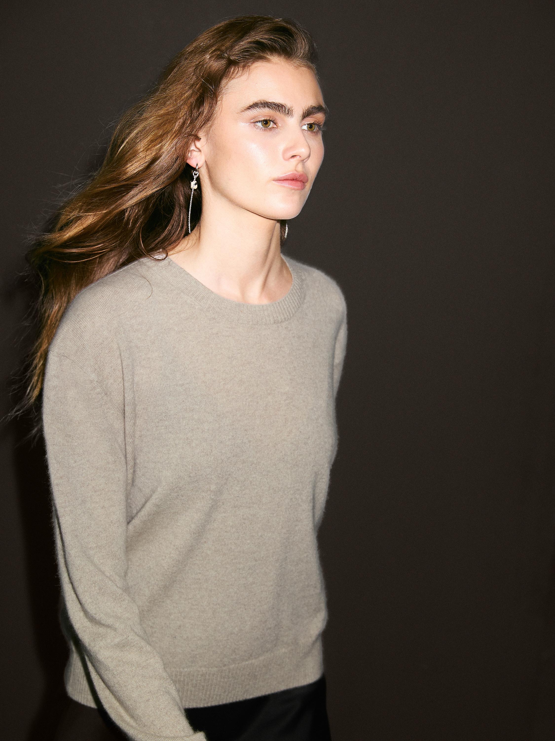 100% cashmere crew neck sweater