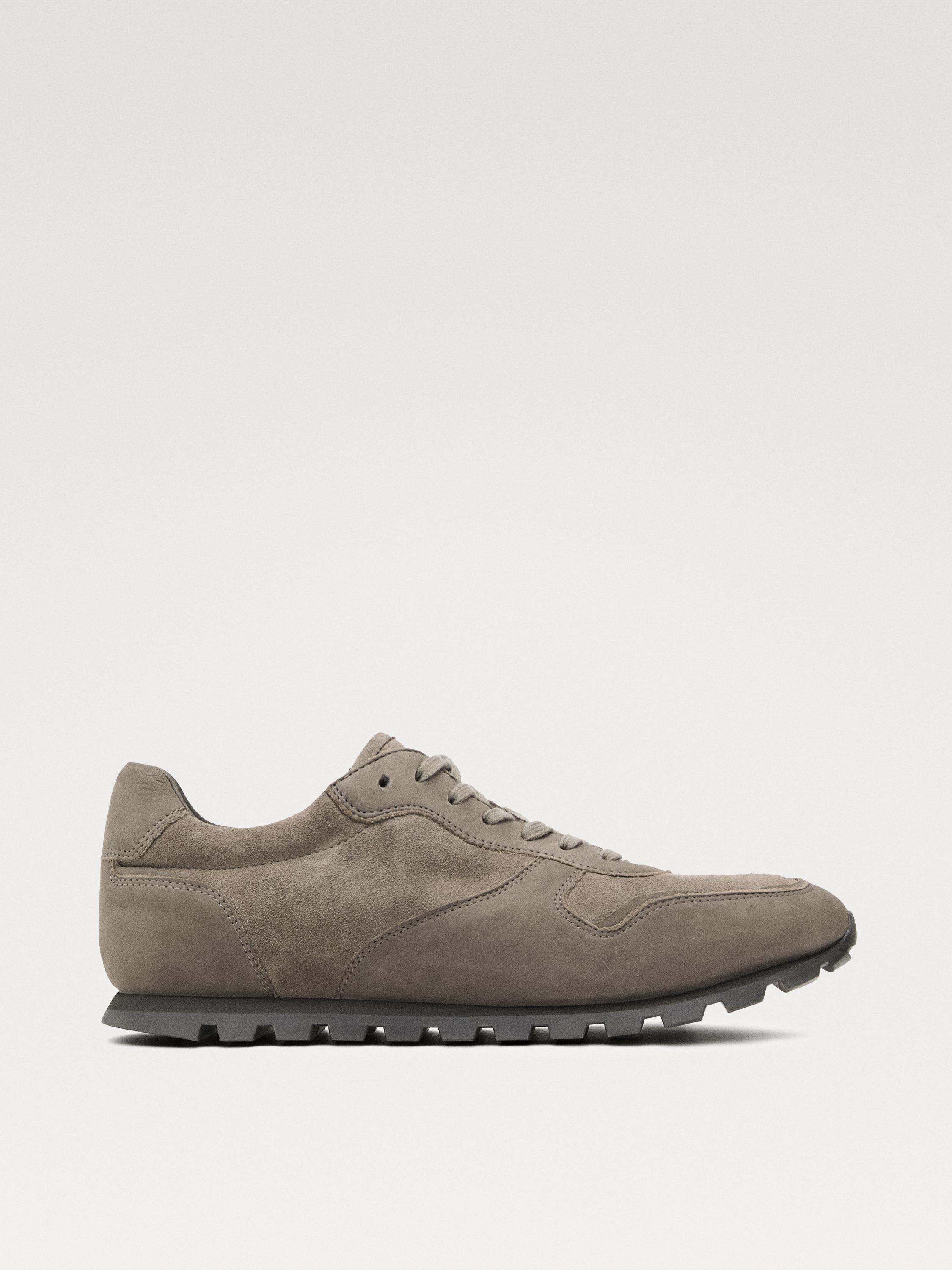 Contrast sneakers