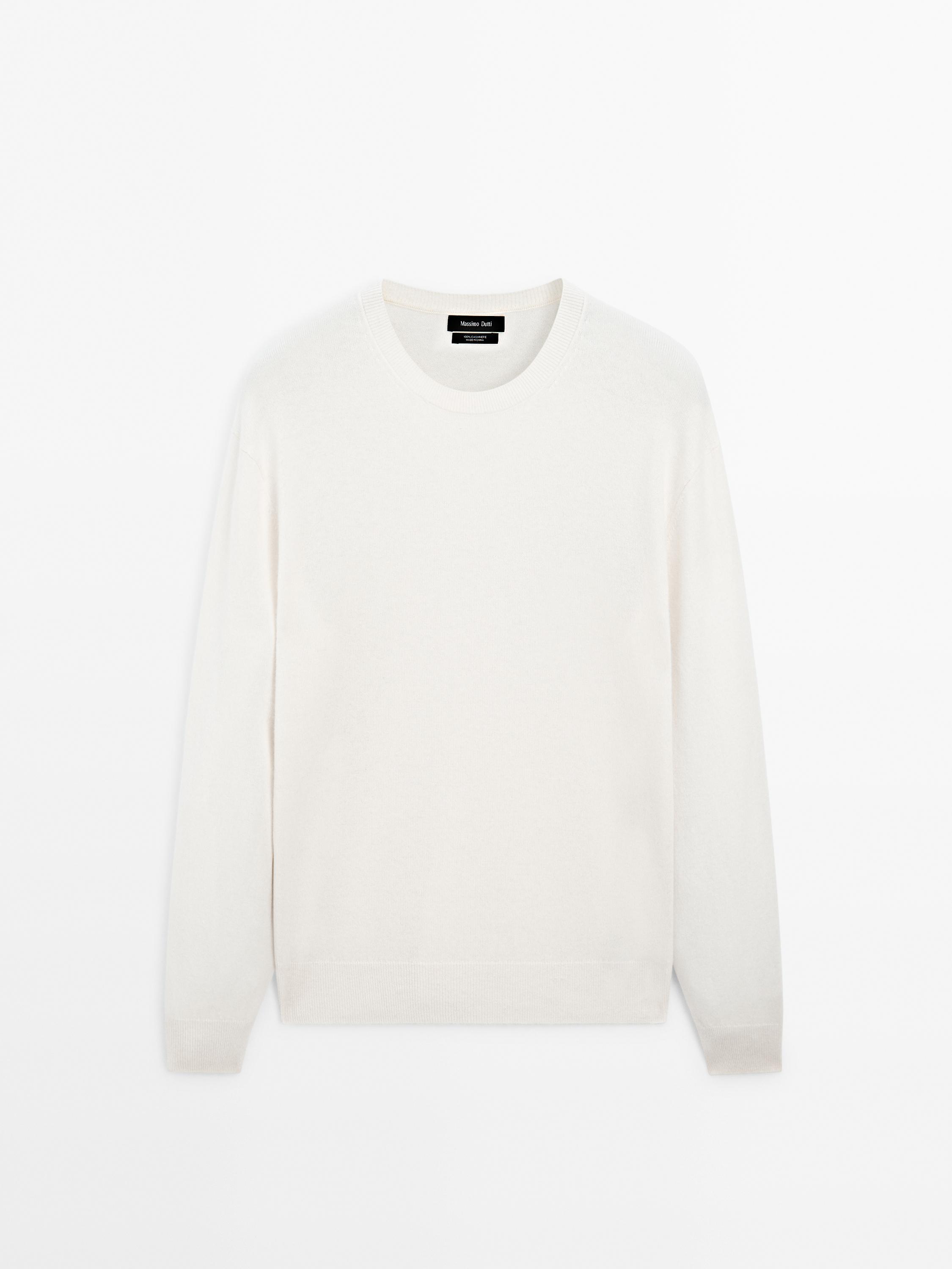 Cashmere knit sweater with a crew neck