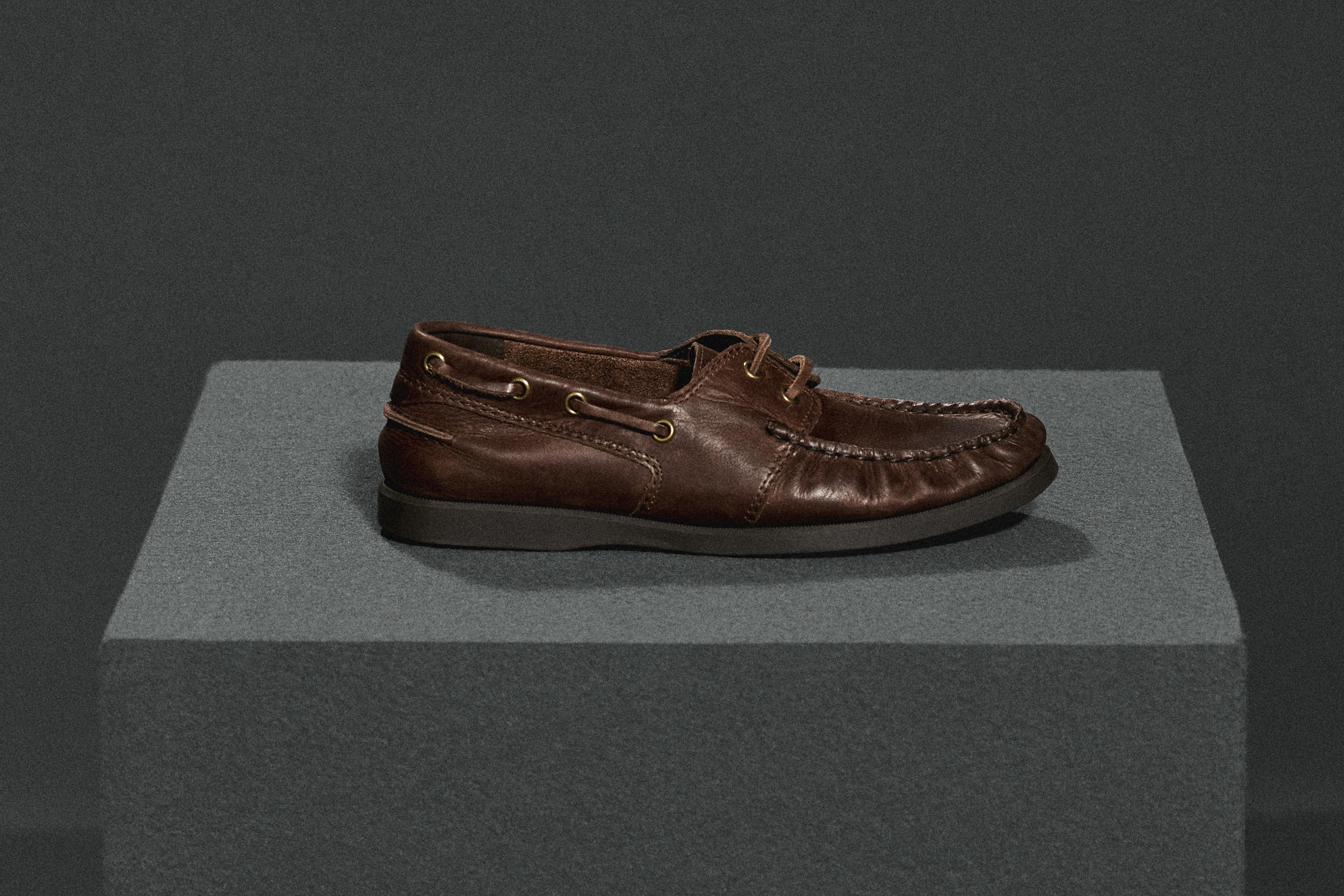 Oiled leather deck shoes — BROWN