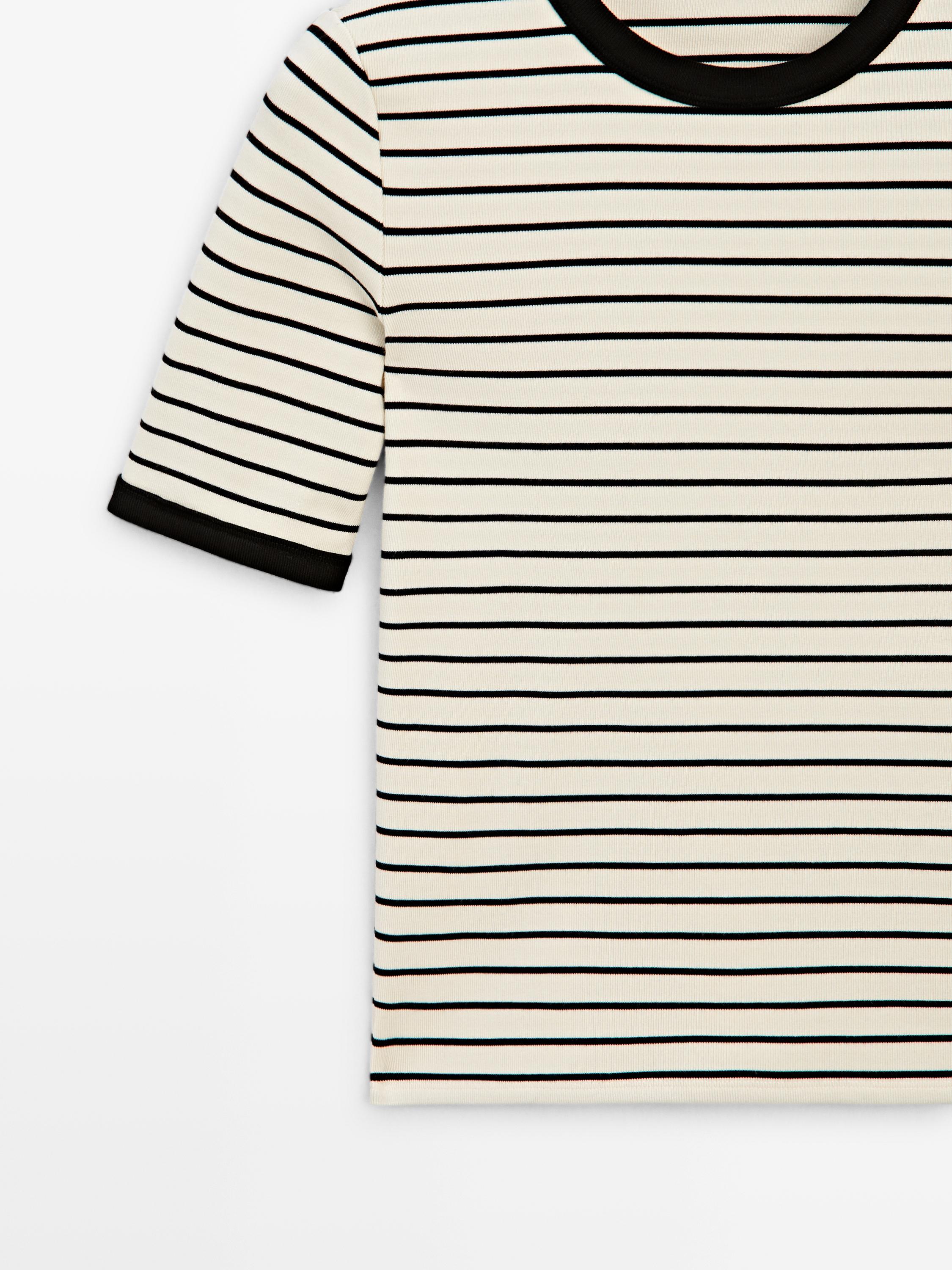 Kısa kollu kontrast çizgili tişört