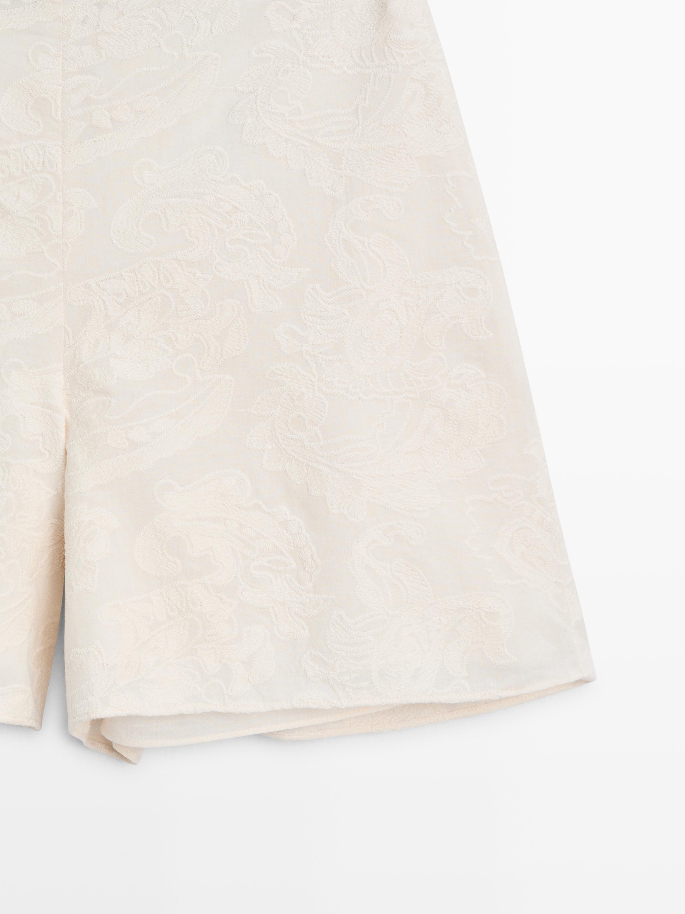 Shorts with fabric detail — Beige