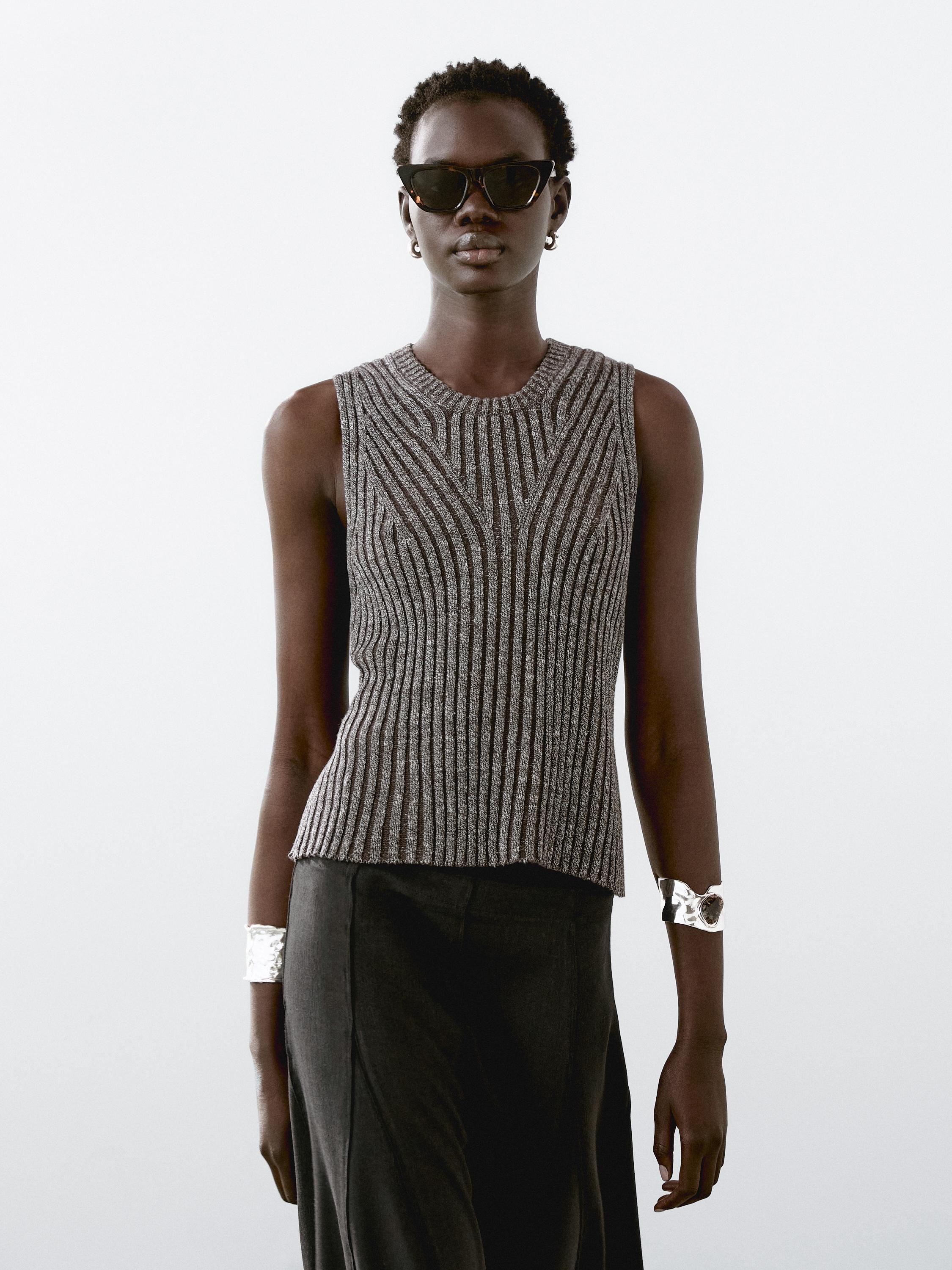 Knit top with trim design