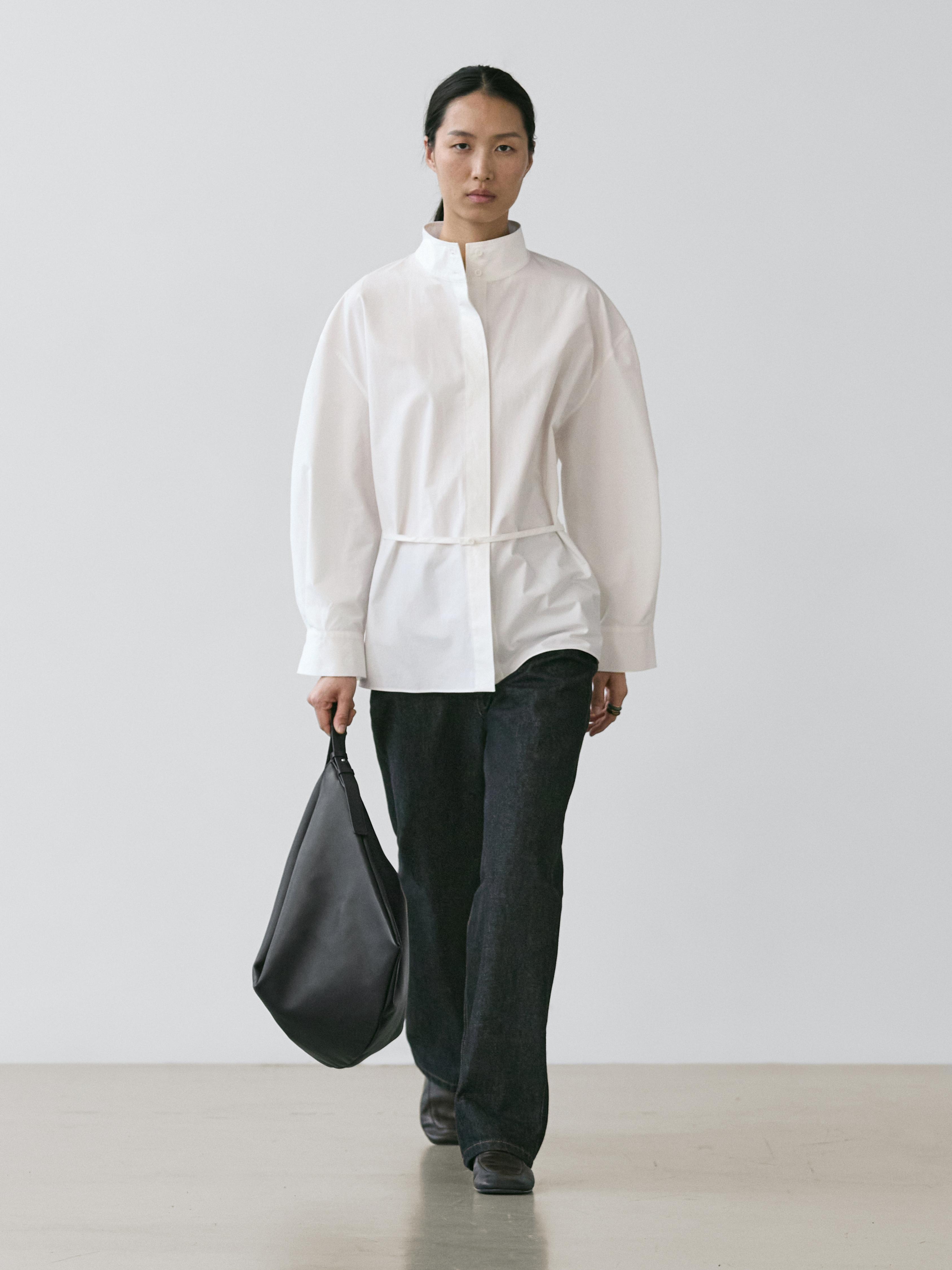 Рубашка с высоким воротником и ремешком