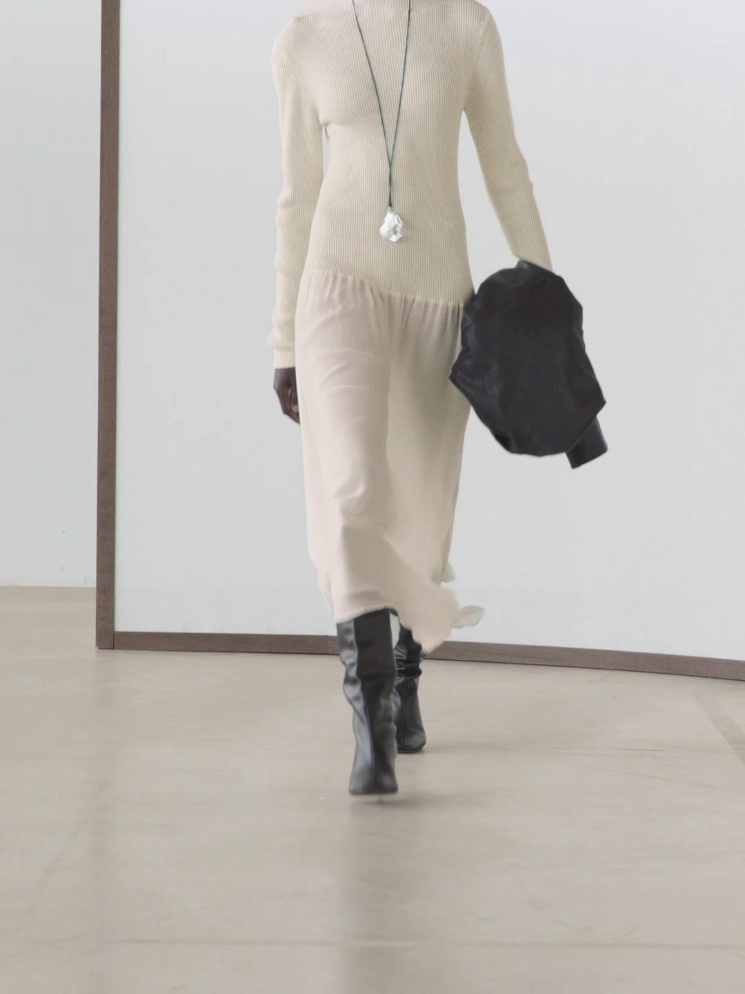 Pletena haljina s kombiniranim detaljem