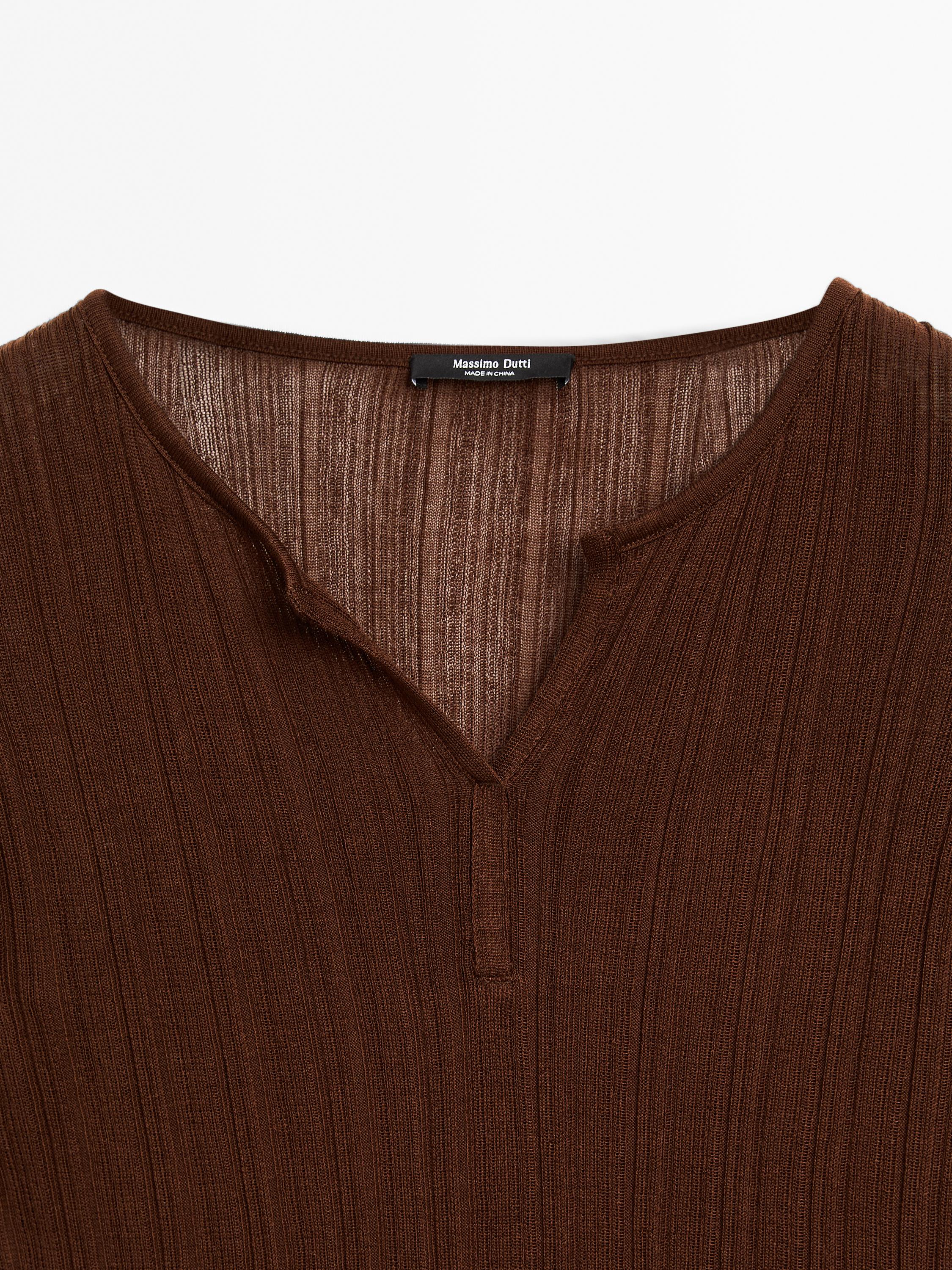 Prążkowana koszulka z długim rękawem