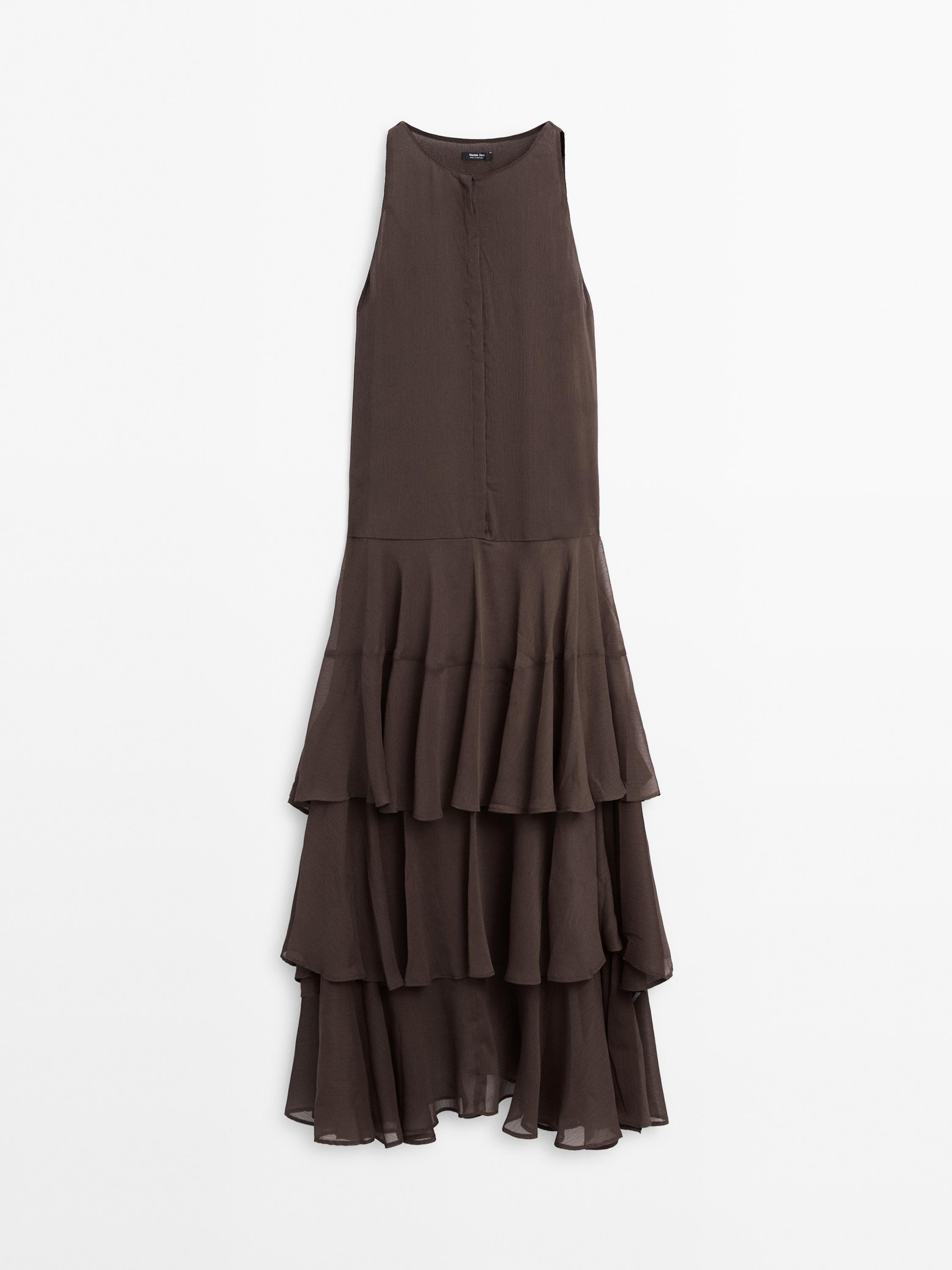 Langes, fließendes Kleid mit Volants