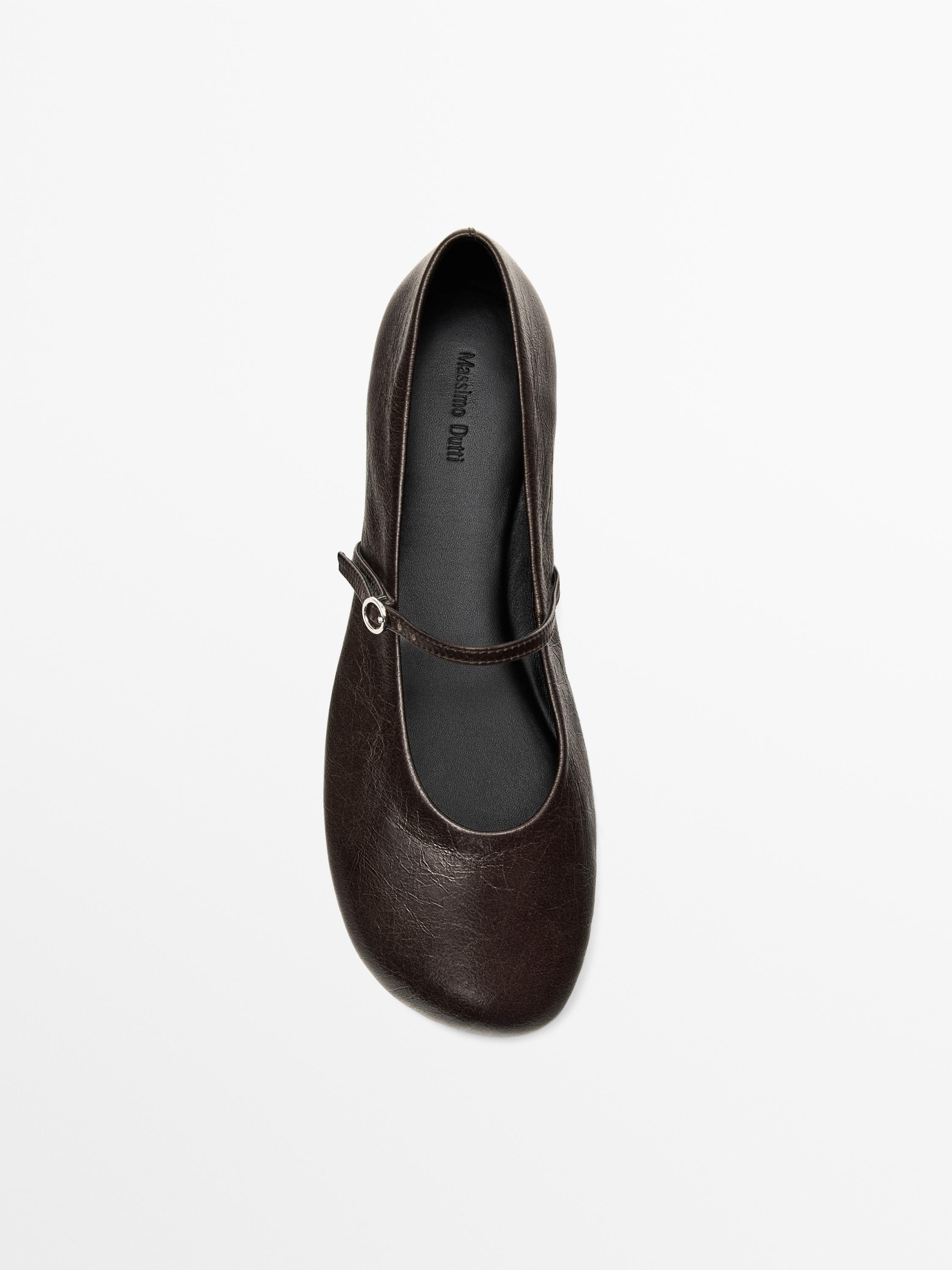 Soft ballet flats with buckle