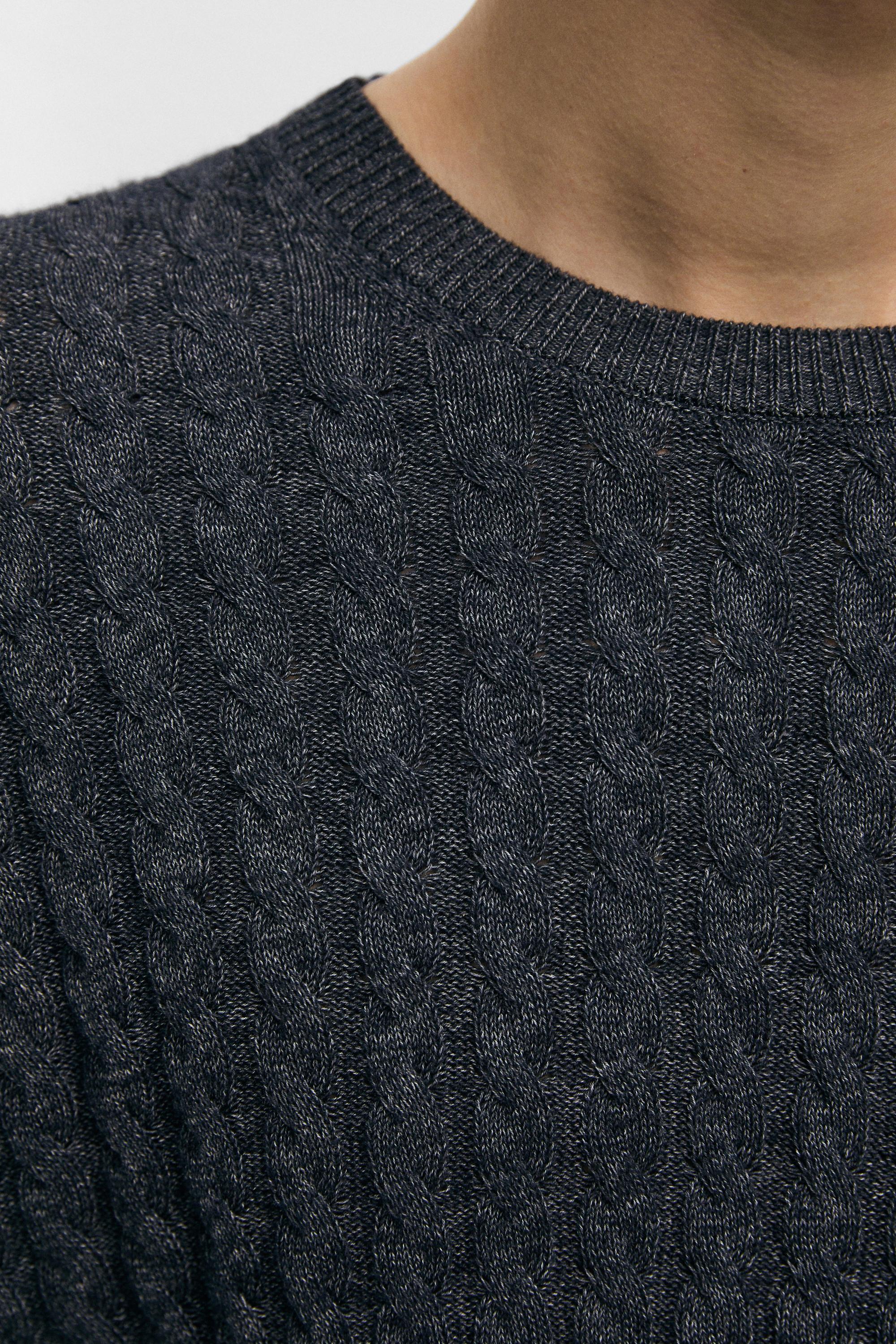 Cable knit round neck sweater — INDIGO
