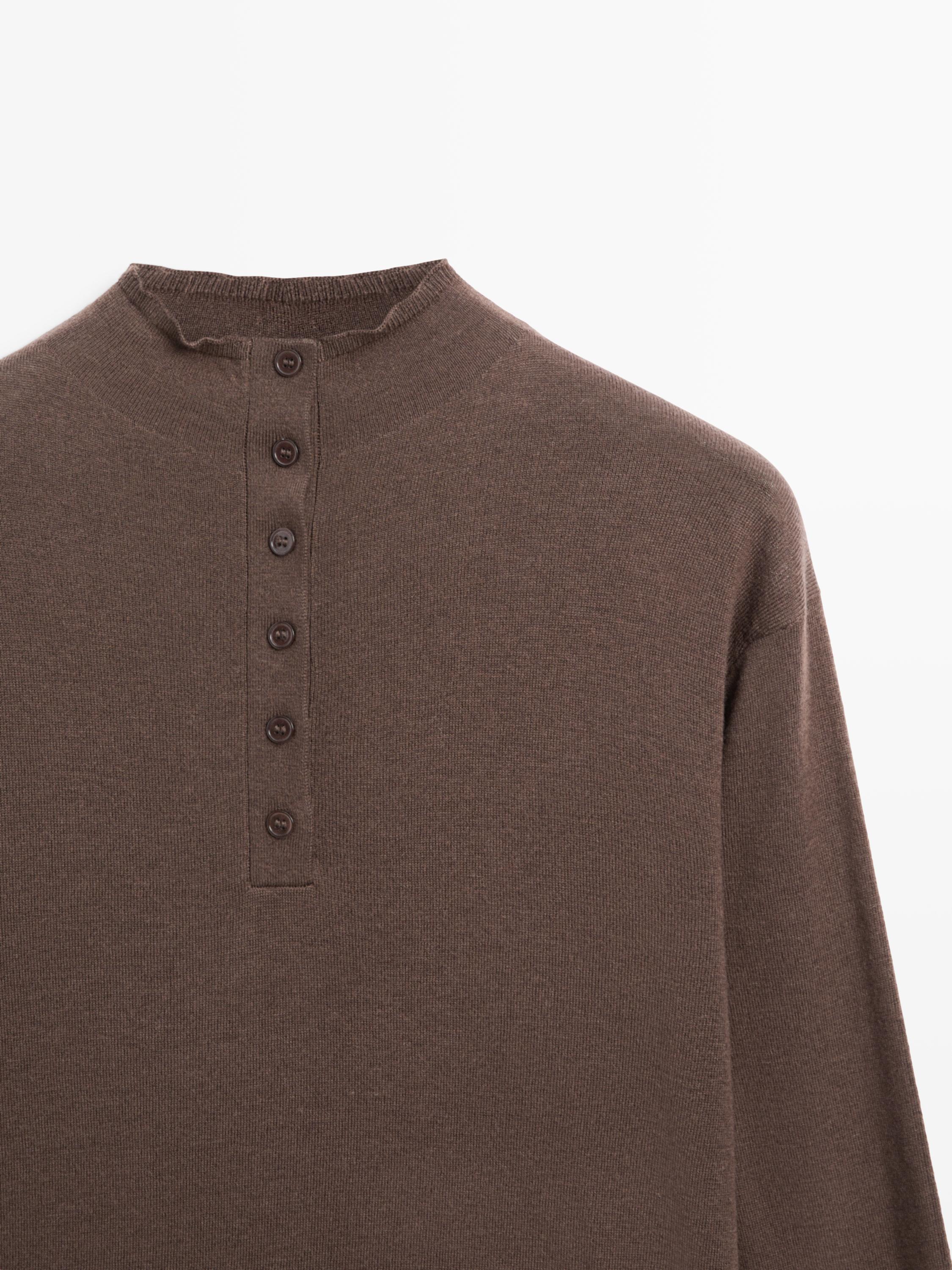 Buttoned mock turtleneck knit sweater — BROWN