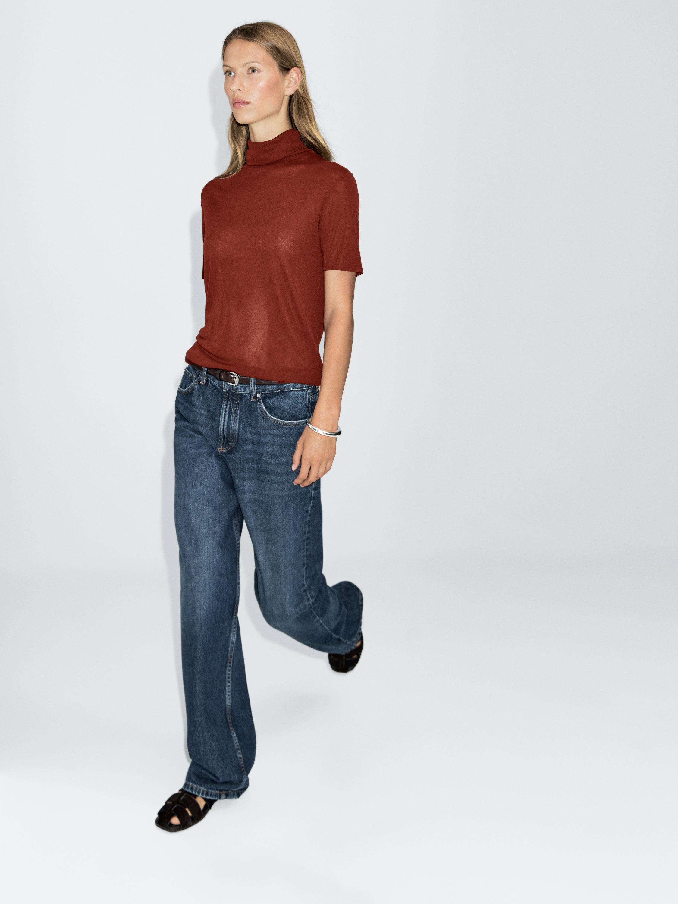 High neck T-shirt with short sleeves