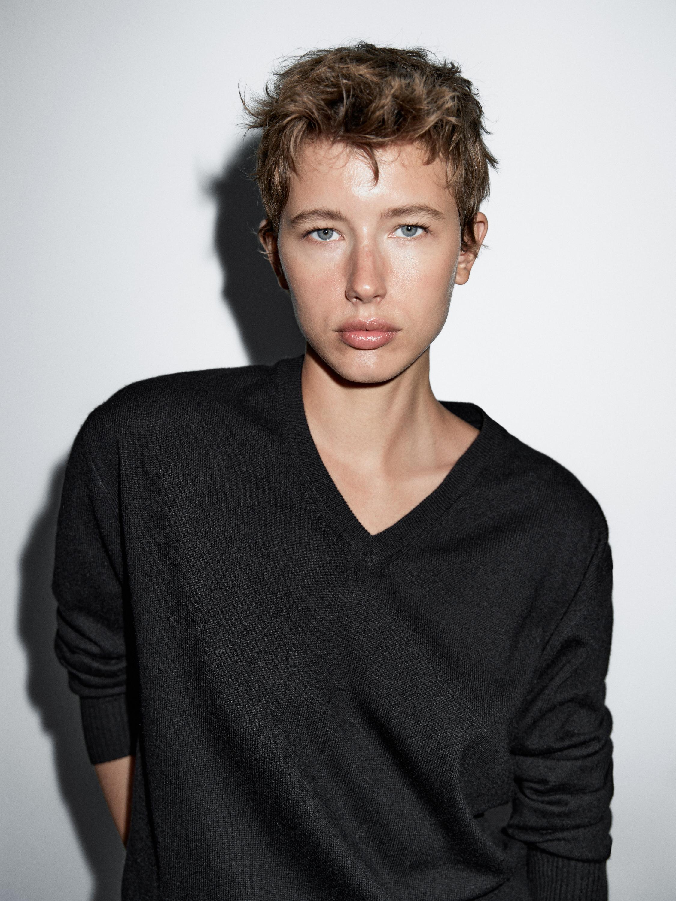 Knit 100% cashmere V-neck sweater