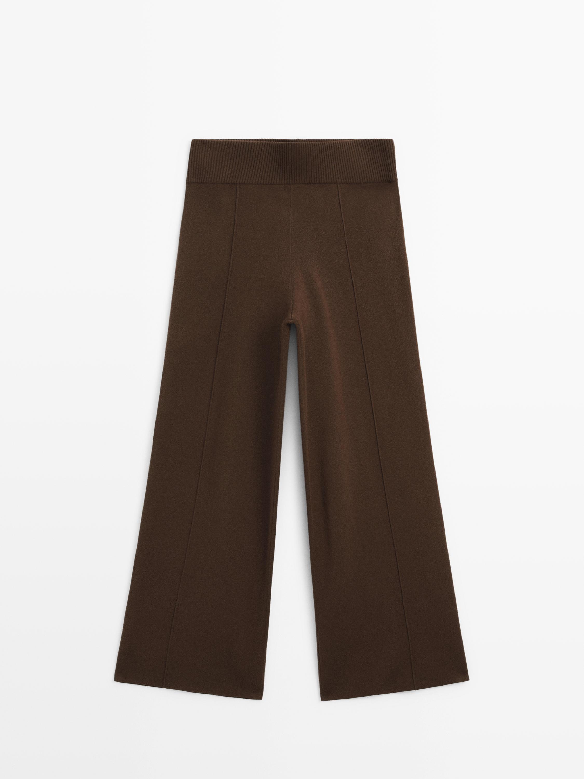 بنطلون محاك بساق عريضة وتفصيل بدرزات