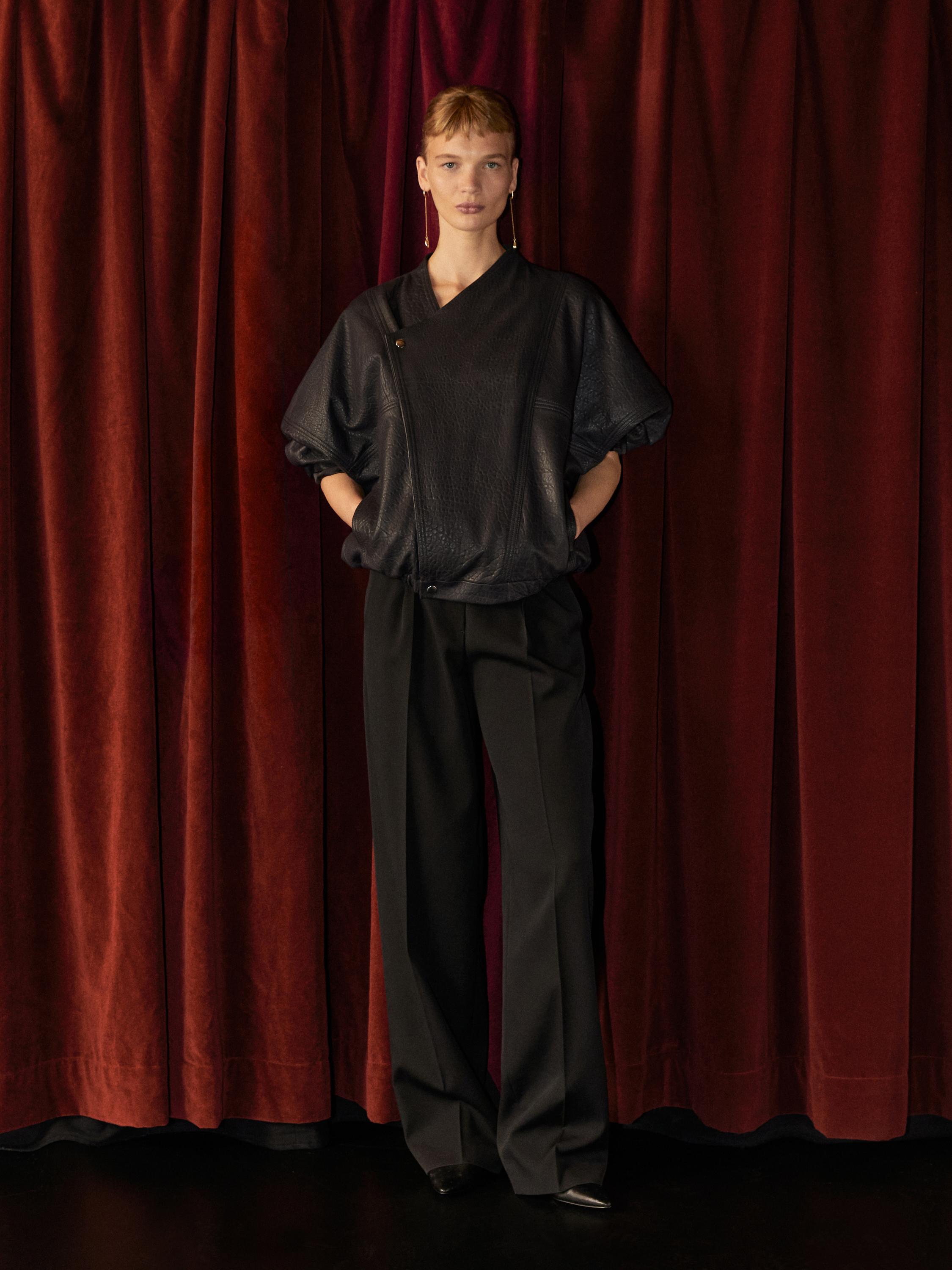 Pantaloni de costum din țesătură crep