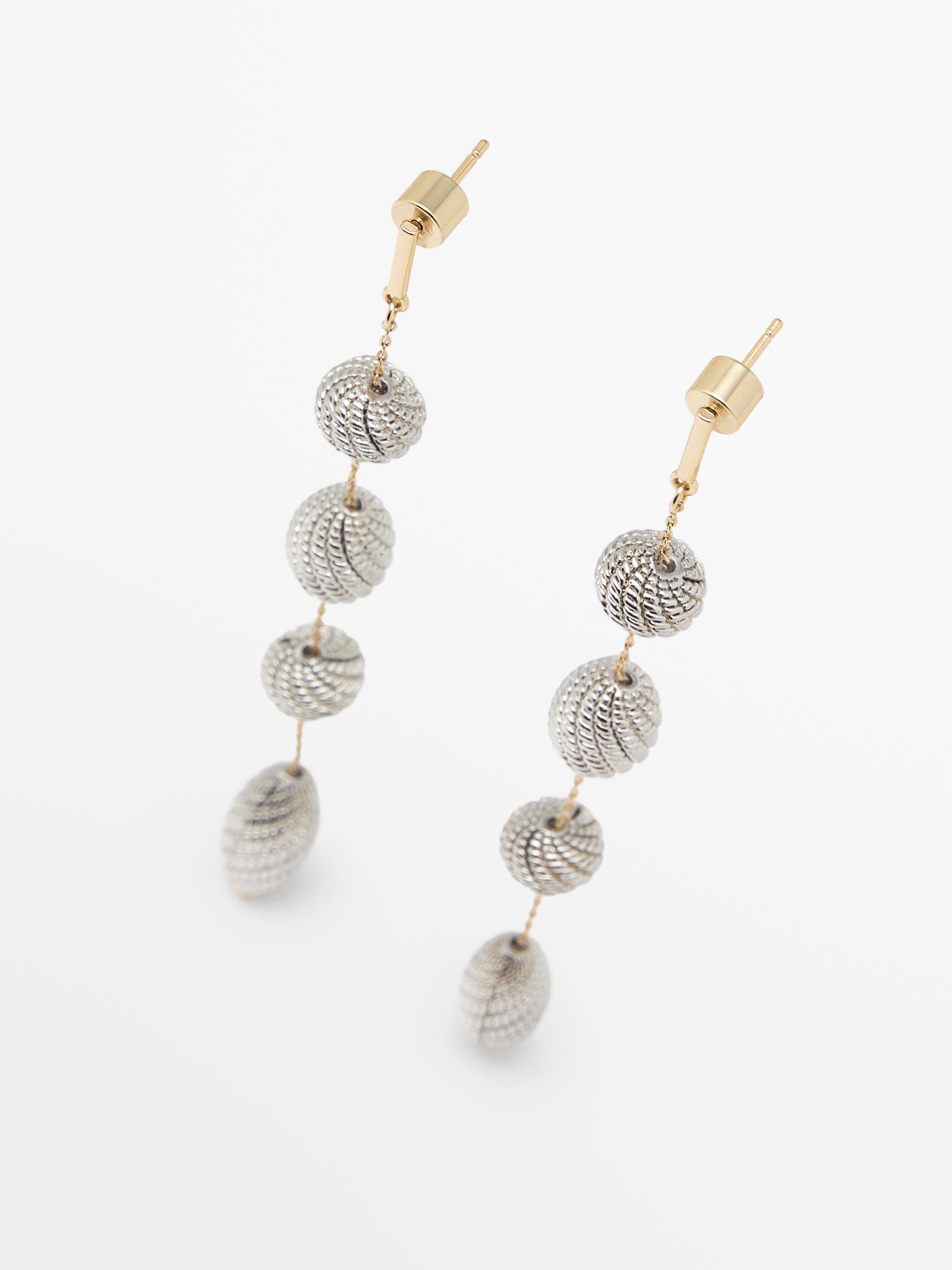 Textured piece dangle earrings