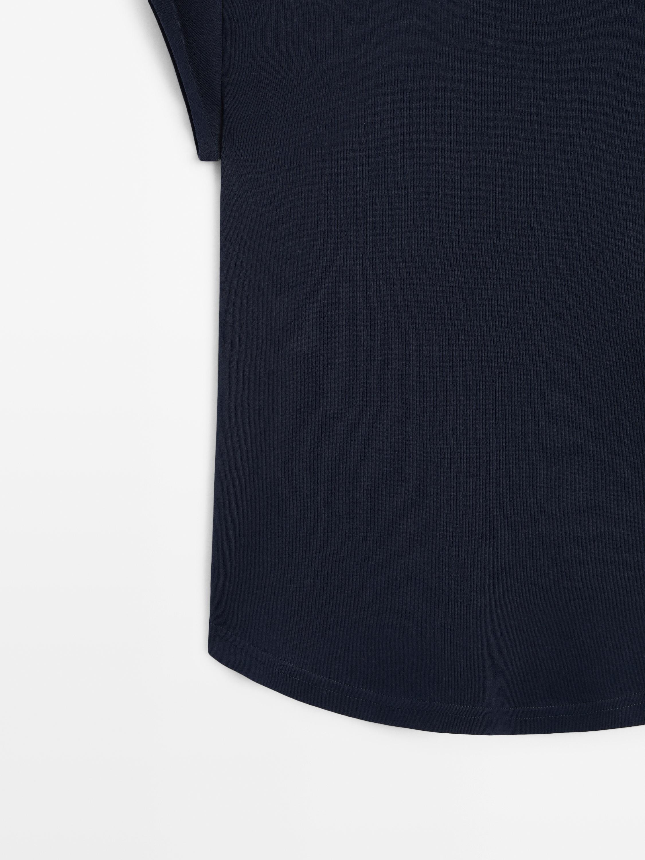 100% cotton T-shirt with rounded hem