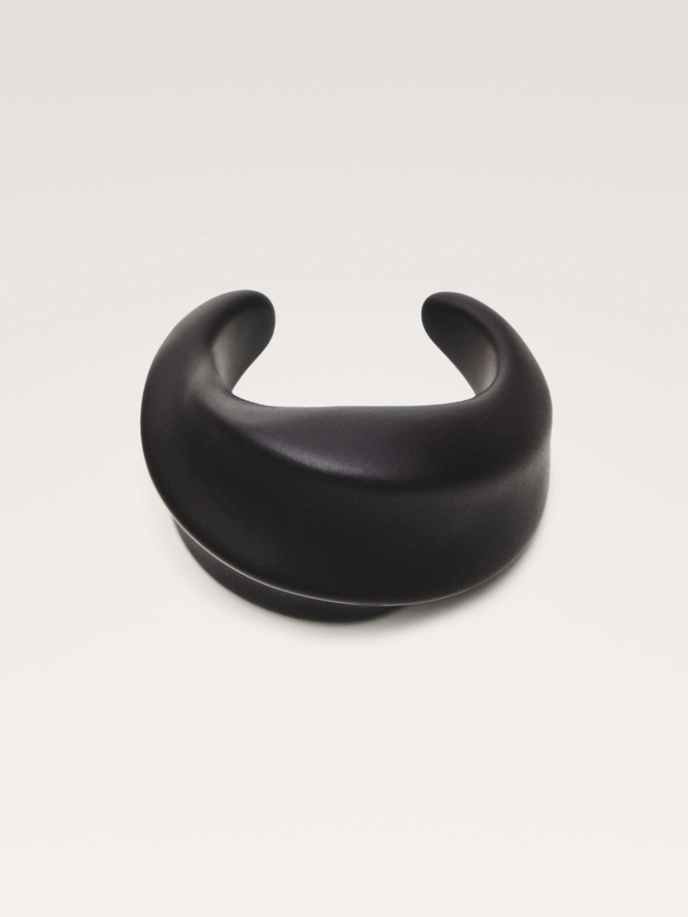 Wide moulded bracelet — BROWN