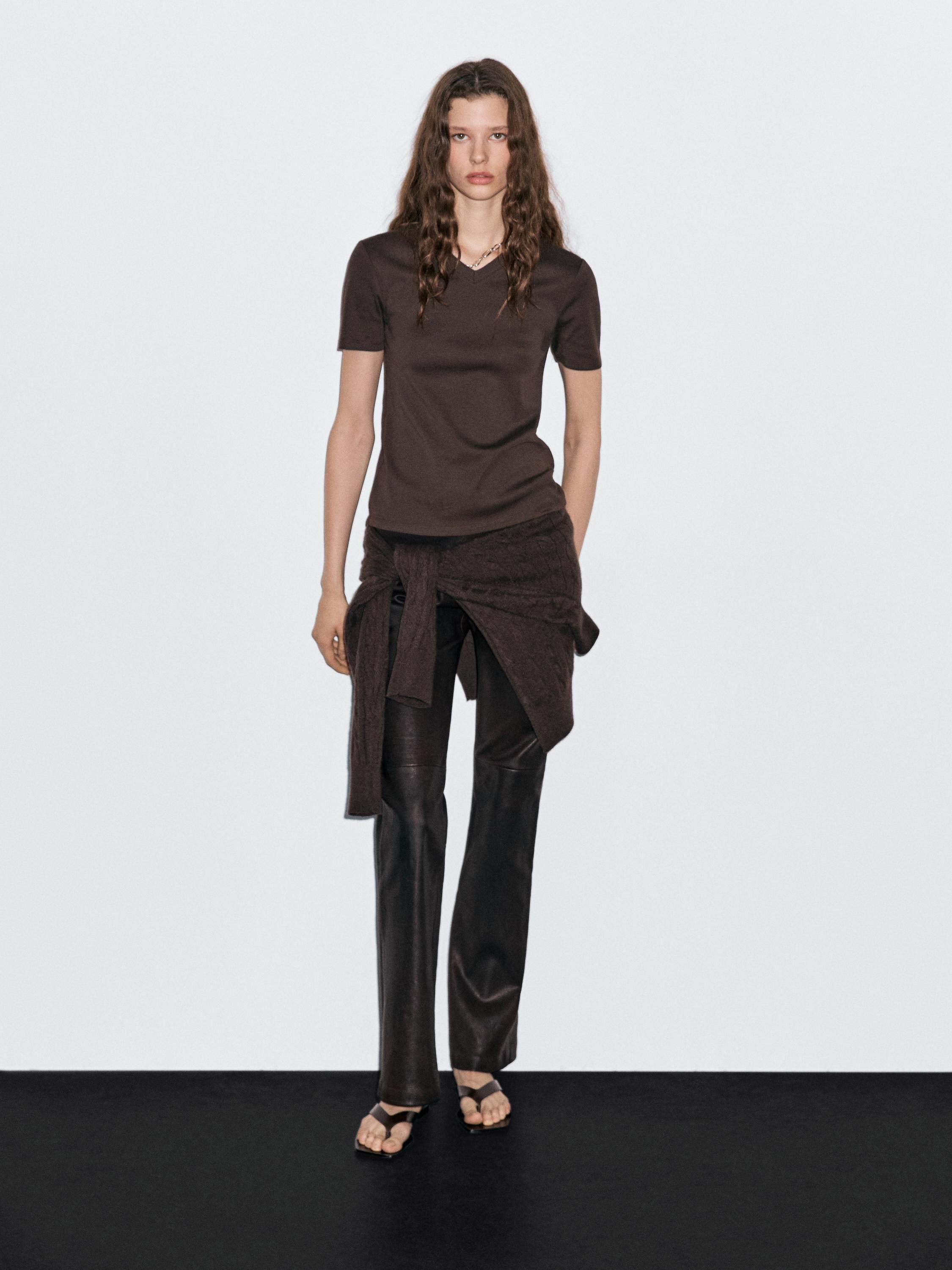 T-shirt de decote em bico 100% algodão