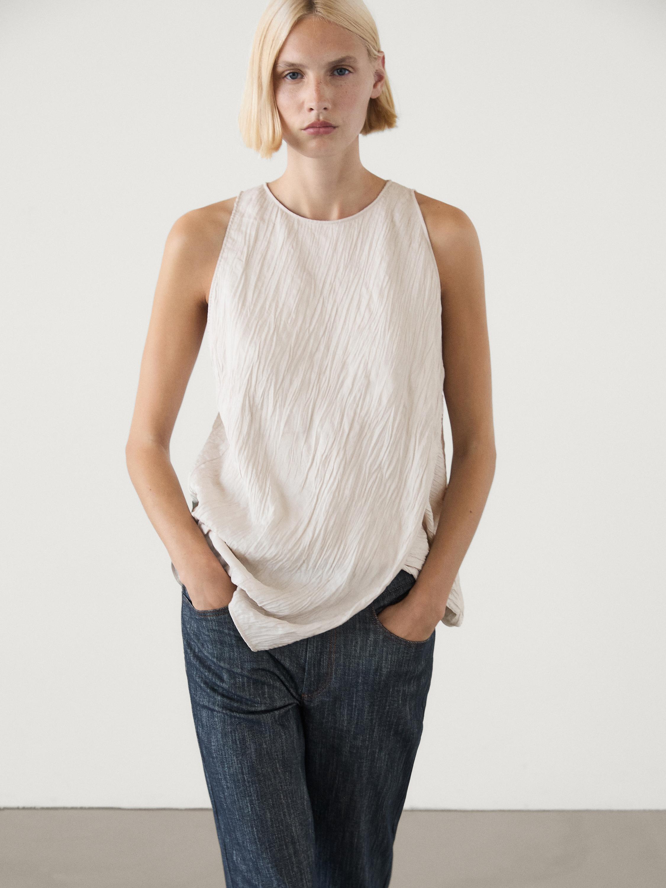 Top texturé asymétrique dans le bas