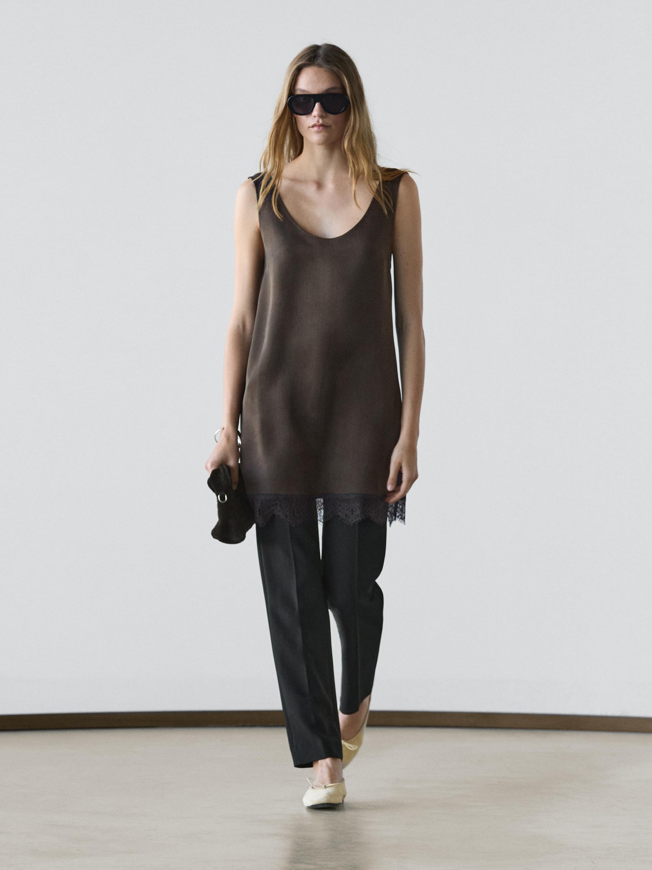 Robe courte fluide satinée