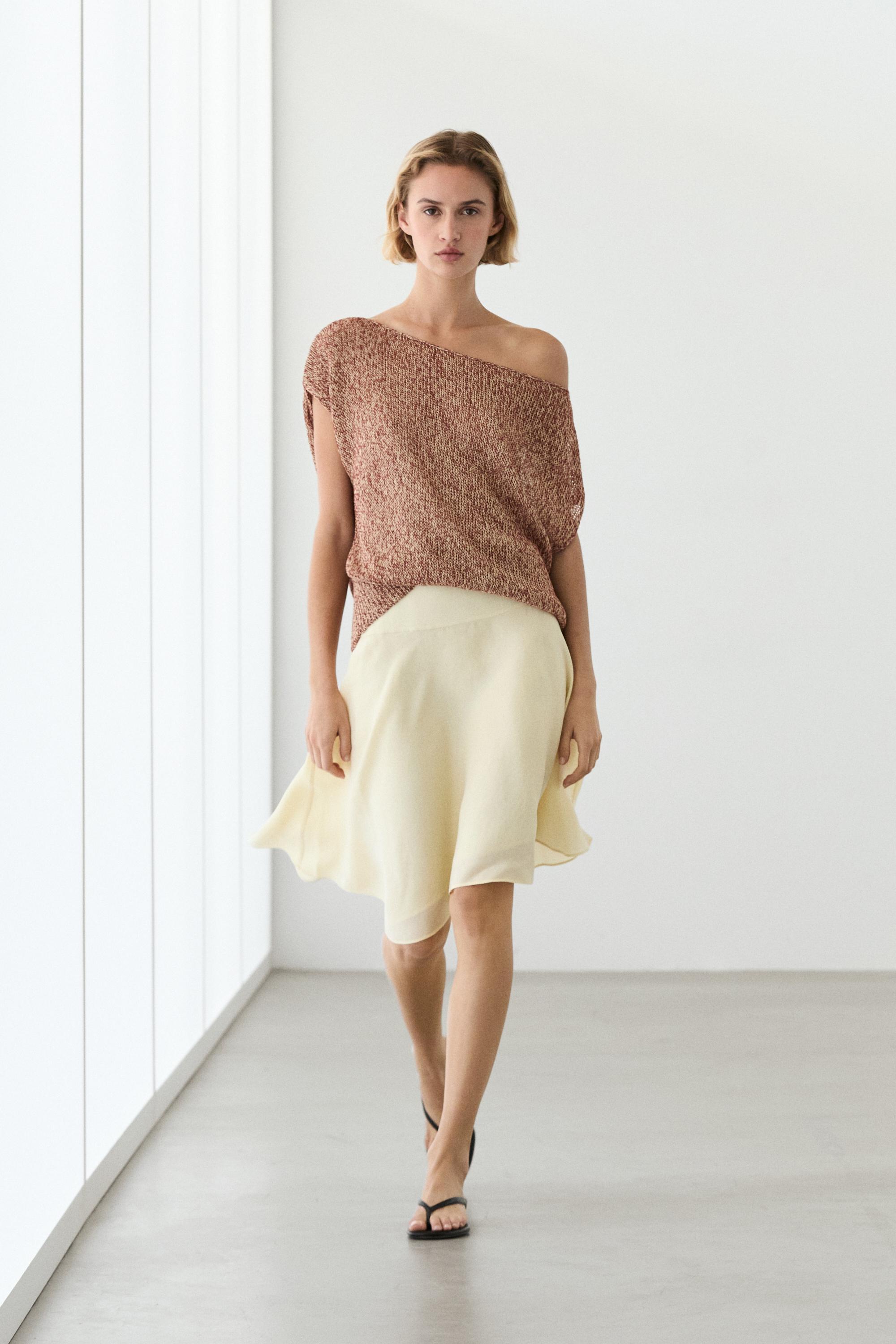 Cotton blend knit top with ribbed hem — RUSSET