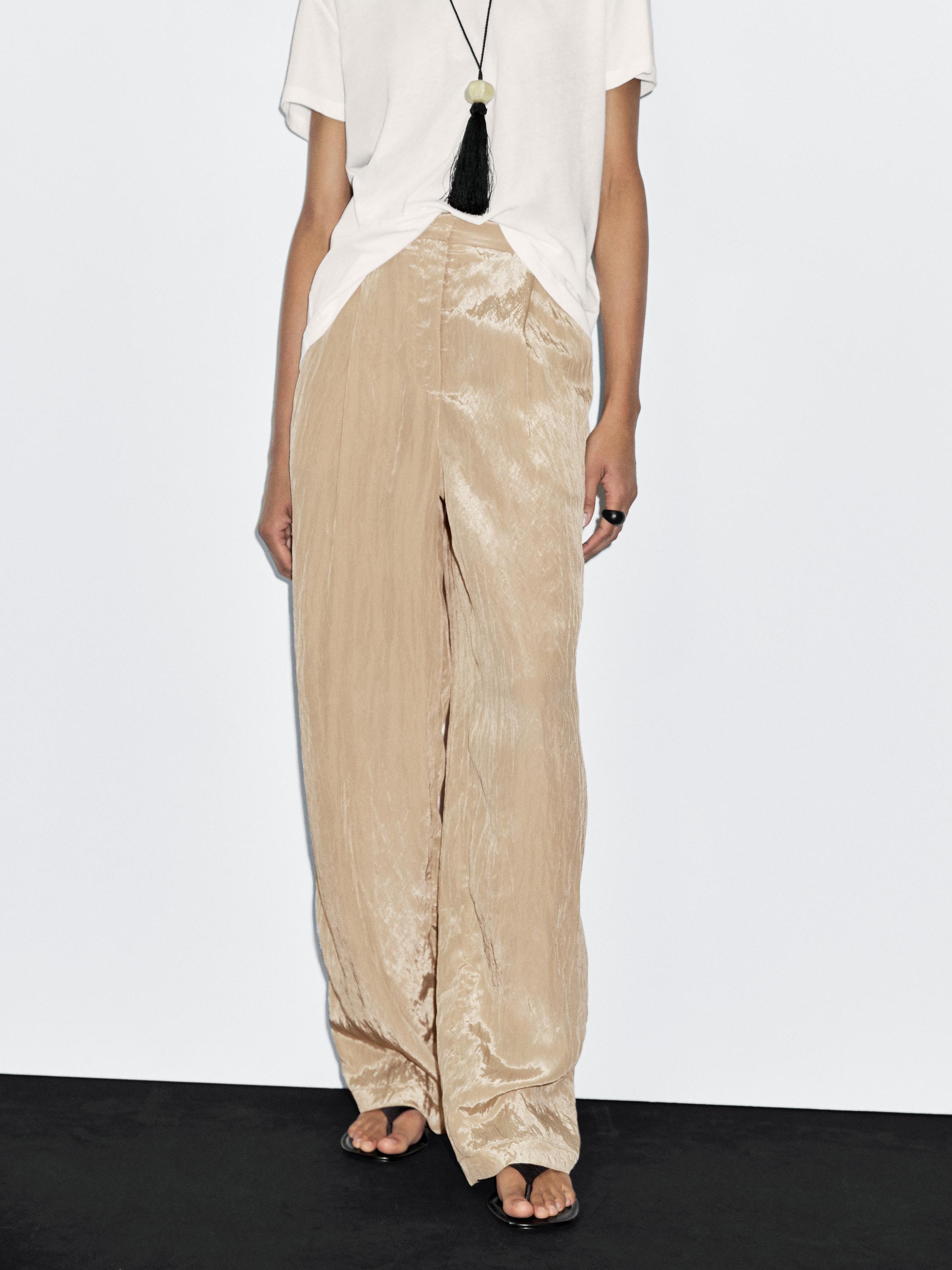 Pantalón satinado con textura