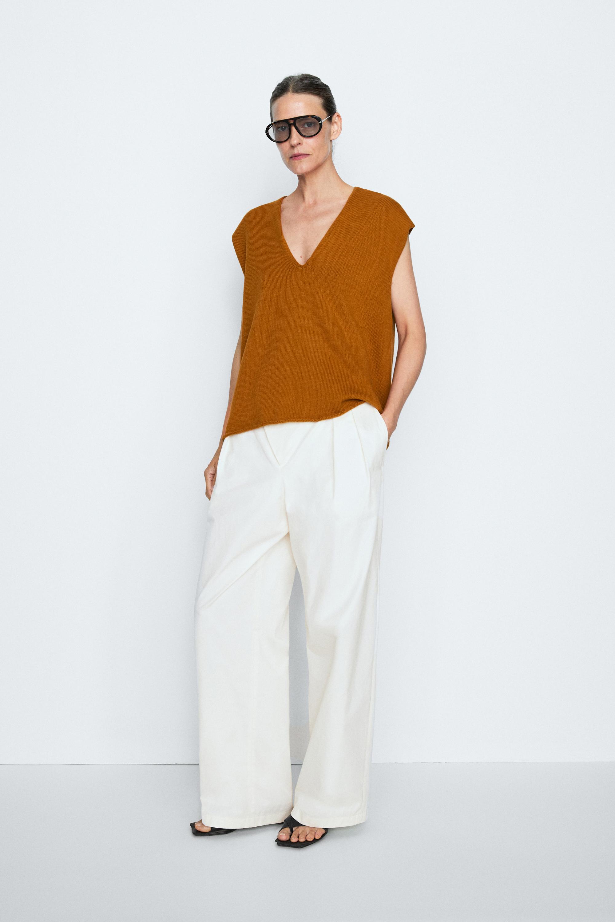 100% Cotton V-Neck Vest - STUDIO — Washed