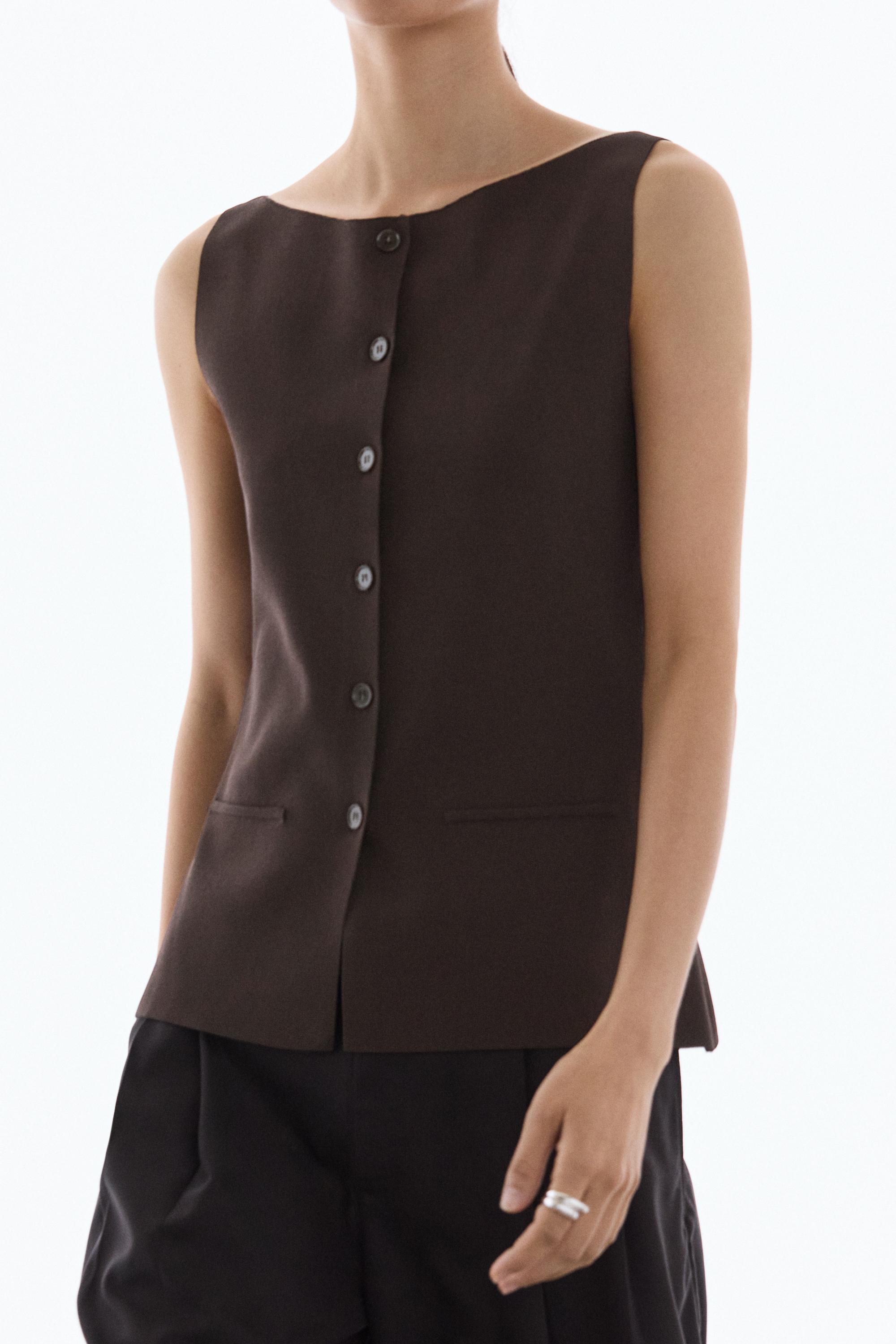 Knit vest with pocket details — BROWN