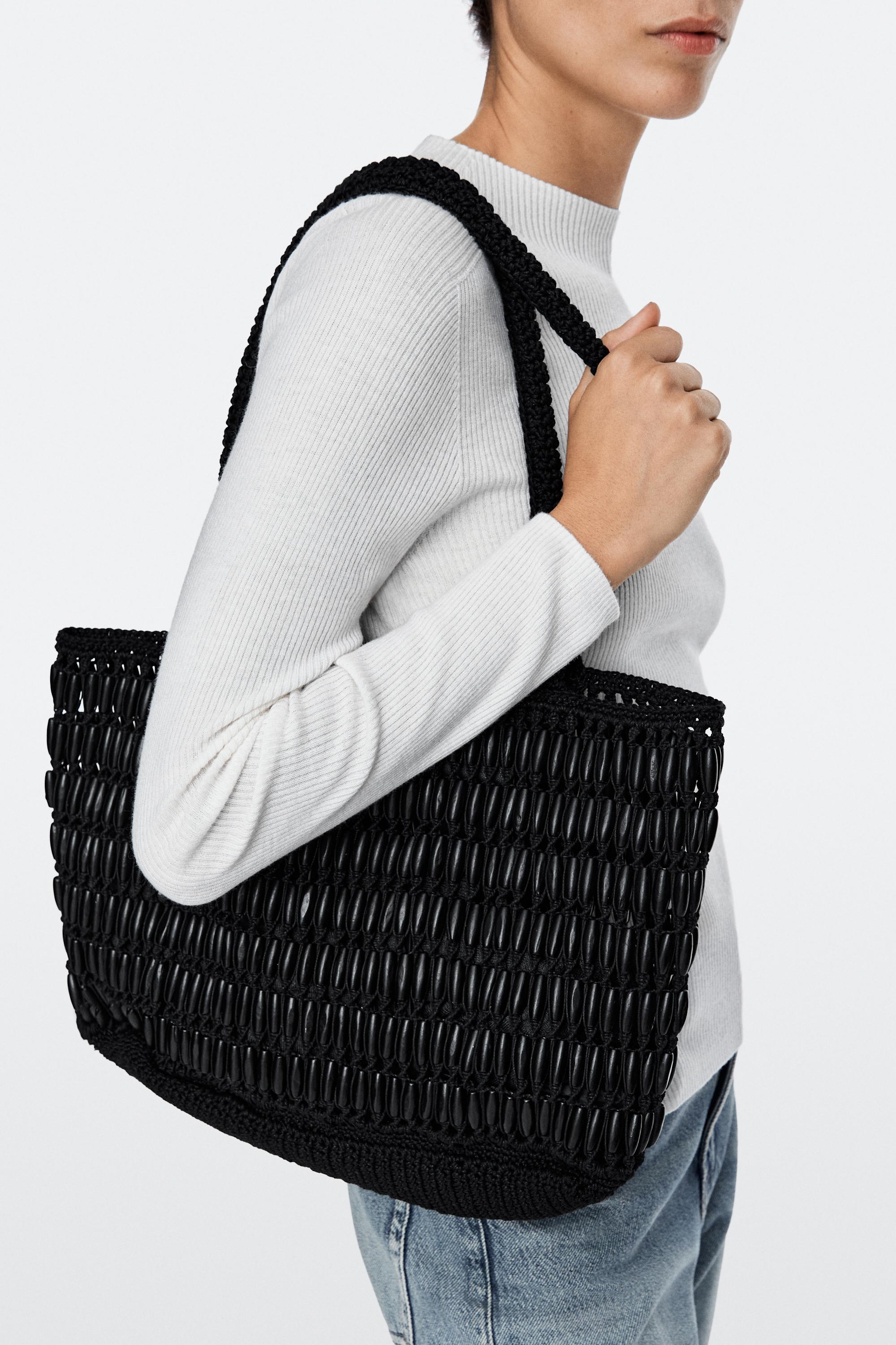 Tote bag with wooden details — BLACK